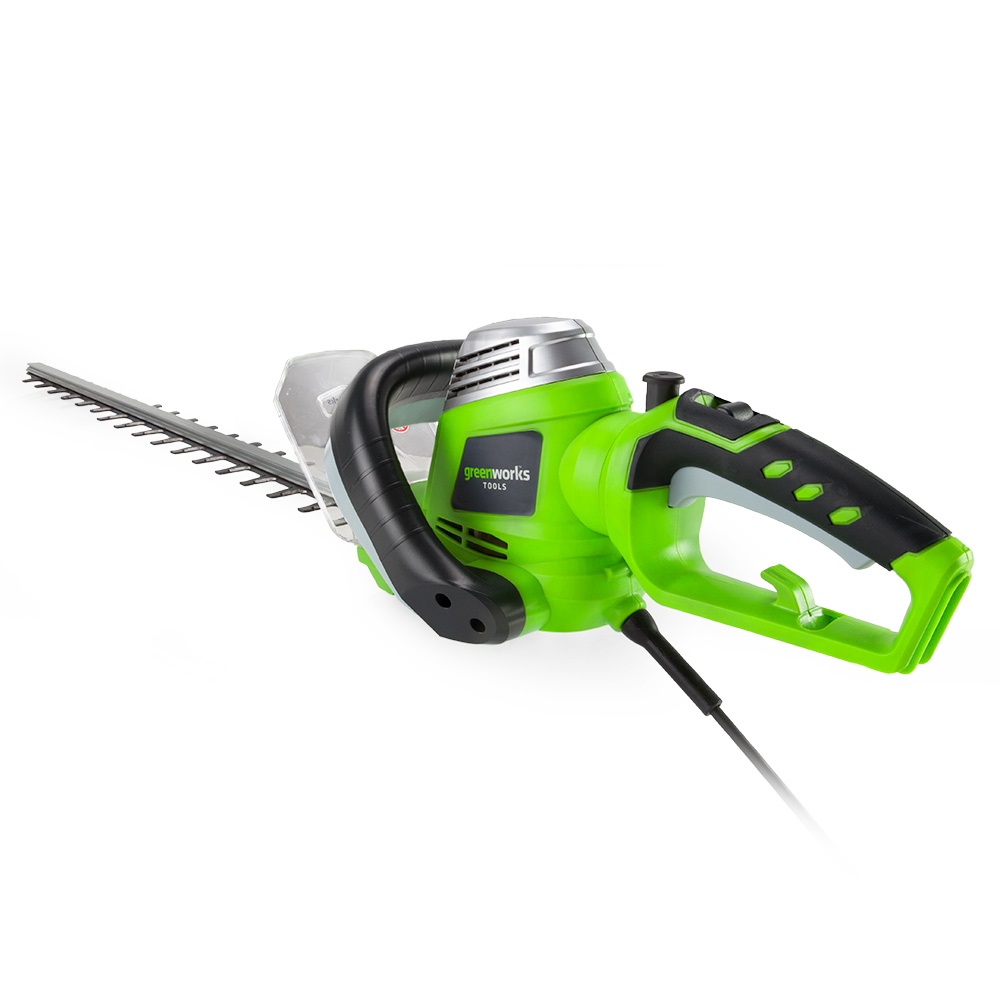 Кусторез электрический Greenworks GHT7068, 700 Вт, 68 см80653 Кусторез электрический Greenworks GHT7068, 700 Вт, 68 см80653Кусторез электрический Greenworks GHT7068 - это надежный инструмент для ухода за живыми изгородями, садовыми деревьями и кустами. Малый вес и удобная прорезиненная ручка позволяют удобно и легко работать без усталости. Для безопасной работы устройство оснащено предохранителем от случайного включения и щитком для защиты рук. Преимущества модели: - Работа от сети 220 В. - Не требует времени для подготовки к работе, включение нажатием одной кнопки. - Двусторонняя режущая часть (68 см). - Прорезиненная ручка. - Малый вес. - Предохранитель от случайного включения и щиток для защиты рук. Технические характеристики: Двигатель: щеточный. Мощность: 700 Вт. Длина полотна: 68 см. Скорость, без нагрузки: 3200 об/мин. Ширина среза: 3,2 см. Вес: 3,5 кг. Угол вращения рукояти: 180°. Остановка лезвий: менее 1 секунды.