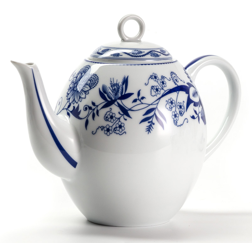 Чайник La Rose Des Sables Ognion Bleu, 1,7 лVT-1520(SR) Чайник La Rose Des Sables Ognion Bleu, 1,7 лVT-1520(SR)Фарфор производится в Тунисе из знаменитой своим качеством и белизной глины, добываемой во французской провинции Лимож. Преимущества этого фарфора заключаются в устойчивости к сколам и трещинам, что возможно благодаря двойному термическому обжигу. Лиможский фарфор не содержит включений тяжелых металлов, что соответствует мировым и российским санитарным требованиям. Данную серию можно использовать в СВЧ и посудомоечной машине. Приобретая лиможский фарфор, вы становитесь обладателем древних традиций и искусства фарфора.