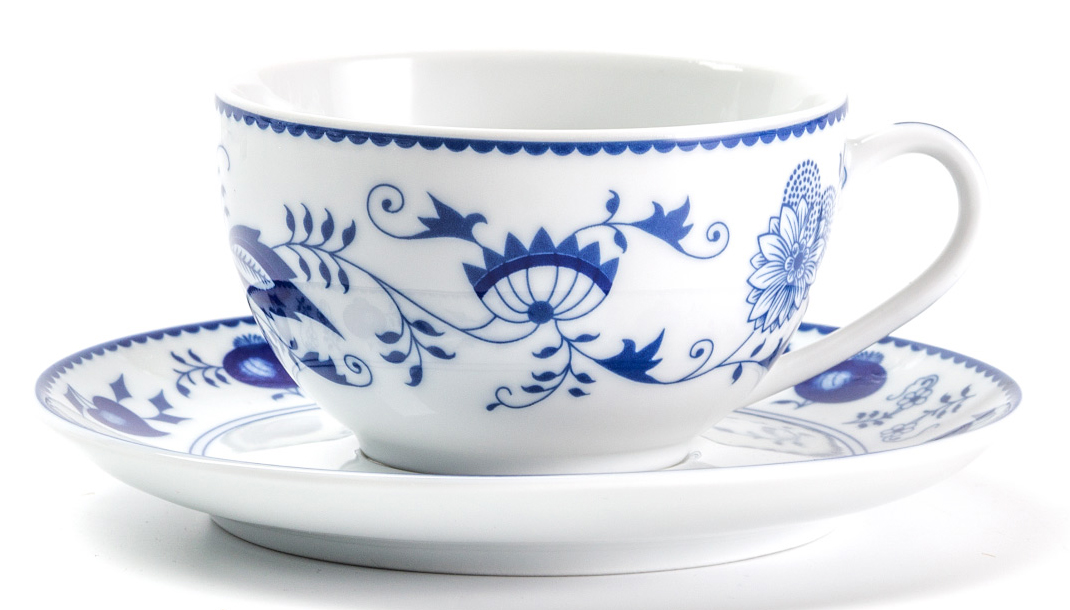 Чайная пара La Rose Des Sables Ognion Bleu, 200 мл54 009312 Чайная пара La Rose Des Sables Ognion Bleu, 200 мл54 009312Фарфор производится в Тунисе из знаменитой своим качеством и белизной глины, добываемой во французской провинции Лимож. Преимущества этого фарфора заключаются в устойчивости к сколам и трещинам, что возможно благодаря двойному термическому обжигу. Лиможский фарфор не содержит включений тяжелых металлов, что соответствует мировым и российским санитарным требованиям. Данную серию можно использовать в СВЧ и посудомоечной машине. Приобретая лиможский фарфор, вы становитесь обладателем древних традиций и искусства фарфора.