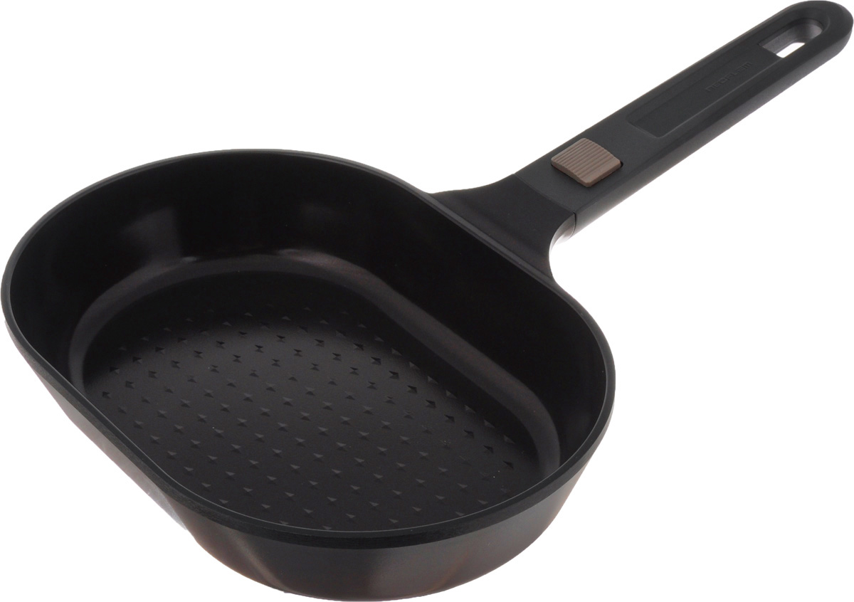 Сковорода для рыбы Frybest MyPan, с керамическим покрытием, со съемной ручкой, 28 х 18,5 см54 009312 Сковорода для рыбы Frybest MyPan, с керамическим покрытием, со съемной ручкой, 28 х 18,5 см54 009312Овальная сковорода для рыбы Frybest MyPan изготовлена из высококачественного алюминия с керамическим покрытием Ecolon Superior. Покрытие абсолютно экологично и безопасно для здоровья, во время готовки не выделяет в пищу вредной примеси PFOA. Сковорода обладает отличными антипригарными свойства, поэтому пищу можно готовить с минимальным количеством масла. Абсолютно гладкая поверхность легко моется. Сковорода оснащена съемной пластиковой ручкой, которая остается холодной во время готовки и обеспечивает надежный хват. Специальная овальная форма идеальна для жарки рыбы.Можно использовать на газовых, электрических и стеклокерамических плитах. Можно использовать в духовом шкафу.Высота стенки: 5,5 см.Внутренний размер сковороды: 28 х 18,5 см.Длина ручки: 18,5 см.