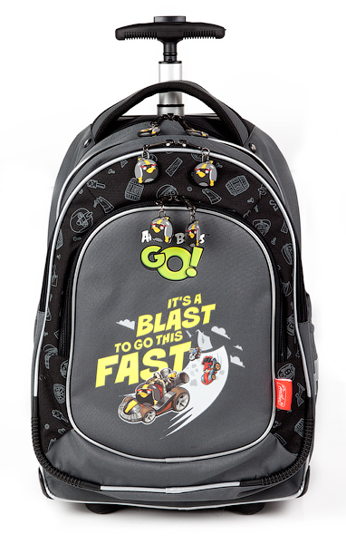 Рюкзак Hatber 46х34х18см Transformer 2 в 1 с ручкой, на колесиках-ANGRY BIRDS_GO-Гризли Рюкзак Hatber 46х34х18см Transformer 2 в 1 с ручкой, на колесиках-ANGRY BIRDS_GO-ГризлиМодель 2 в 1 - детский рюкзак на колесах в комплекте с отстегивающимся мягким рюкзачком. Ткань рюкзака отличается высокой износостойкостью, водонепроницаемостью и устойчивостью к УФ- излучению. Спинка и лямки рюкзака дополнительно уплотнены слоем спонжа. Мягкий рюкзак может быть легко отсоединен и использован отдельно. Рюкзак на колесиках также имеет регулируемые по высоте лямки, которые при необходимости убираются в специальное отделение на спинке. Надежная телескопическая ручка выдвигается легким нажатием на кнопку, изготовлена из металла и высококачественного пластика. Прорезиненные колеса диаметром 8см уверенно обеспечат комфортную транспортировку рюкзака. Размер основного рюкзака 46х34х18см, мягкий отстегивающийся рюкзак 39х30х9см.