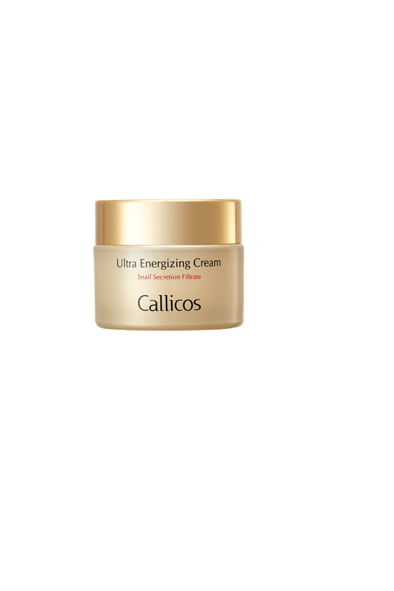 Callicos Активизирующий крем с экстрактом слизи улитки, Ultra, 50 г4515807 Callicos Активизирующий крем с экстрактом слизи улитки, Ultra, 50 г4515807Невероятная способность улитки восстанавливать повреждения своего тела и раковины с помощью выделяемой слизи, послужили стимулом к созданию уникальной восстанавливающей серии для кожи лица от Callicos. Крем на 80% состоит из экстракта слизи улитки, которая содержит хондроитин сульфоновую кислоту, обладающую восстанавливающим и антивозрастным действием. Растительные экстракты (экстракт корня солодки, экстракт корня красного женьшеня, экстракт ламинарии) укрепляют кожу, а гиалуроновая кислота способствует более интенсивному увлажнению. При регулярном применении крем заметно подтягивает, эффективно питает и придает эластичность увядающей коже лица. Крем на 80% состоит из экстракта слизи улитки, которая содержит хондроитин сульфоновую кислоту, обладающую восстанавливающим и антивозрастным действием.