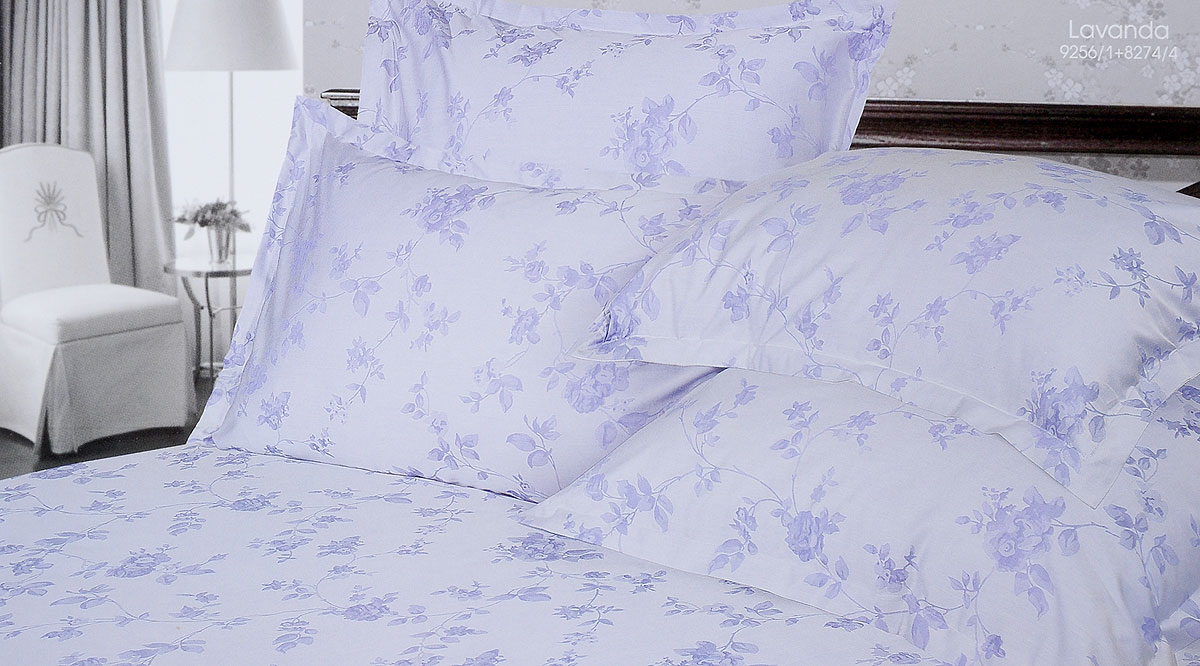 Комплект белья Verossa Lavanda, 2-спальный, наволочки 50х70, 70х70391602 Комплект белья Verossa Lavanda, 2-спальный, наволочки 50х70, 70х70391602Комплект белья Verossa Lavanda выполнен из жаккарда с добавлением перкаля, ткани комбинированного переплетения. Тысячи нитей, переплетаясь друг с другом, образуют рельефный рисунок непосредственно в структуре ткани. Это королевская ткань для женщин, которые любят роскошь, предпочитают изысканные, но традиционные, высококачественные и натуральные материалы. Комплект состоит из пододеяльника на пуговицах, простыни и четырех наволочек с ушками по 3 см с трех сторон. Комплект имеет оригинальную упаковку и лаконичное строгое европейское оформление. Комплект белья Verossa Lavanda - традиционное белье высокого качества.