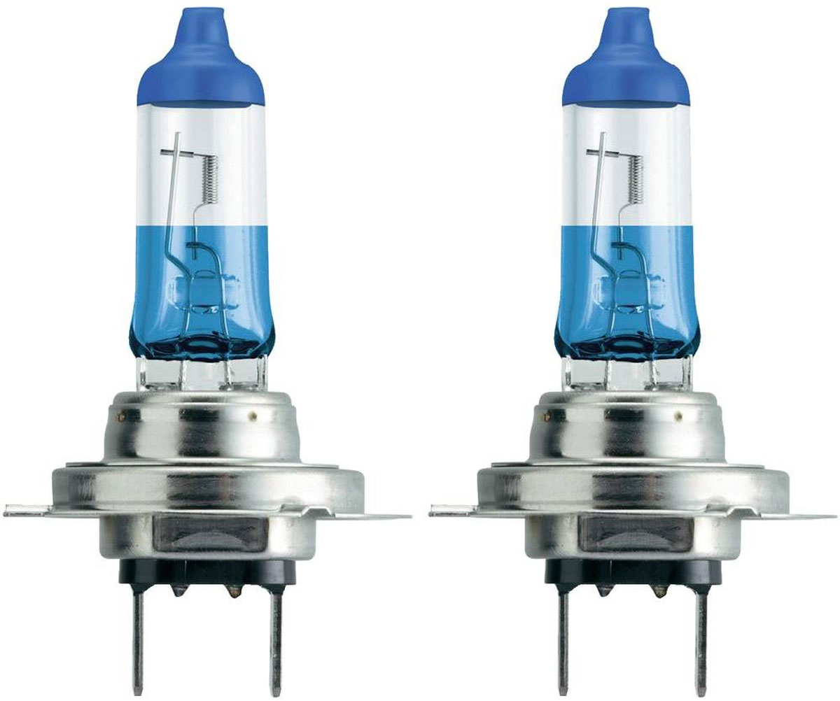Лампа автомобильная галогенная Philips ColorVision Blue, для фар, цоколь H7 (PX26d), 12V, 55W, 2 шт96280968 Лампа автомобильная галогенная Philips ColorVision Blue, для фар, цоколь H7 (PX26d), 12V, 55W, 2 шт96280968Галогенная лампа для автомобильных фар Philips ColorVision произведена из запатентованного кварцевого стекла с УФ фильтром Philips Quartz Glass. Кварцевое стекло Philips в отличие от обычного твердого стекла выдерживает гораздо большее давление смеси газов внутри колбы, что препятствует быстрому испарению вольфрама с нити накаливания. Кварцевое стекло выдерживает большой перепад температур, при попадании влаги на работающую лампу изделие не взрывается и продолжает работать. Лампа ColorVision придает автомобильной фаре голубой оттенок, при этом она излучает яркий белый свет. Лампа отражает свет, направляя его через оптические элементы, и создает интересные цветные эффекты. Такие лампы обеспечивают на 60% больше света и увеличивают видимость до 25 метров (по сравнению с обычными лампами). Эти инновационные цветные автомобильные лампы сертифицированы для использования на дорогах. Они соответствуют европейским стандартам и обеспечивают прекрасное освещение, излучая безопасный белый свет. Автомобильные галогенные лампы Philips удовлетворят все нужды автомобилистов: дальний свет, ближний свет, передние противотуманные фары, передние и боковые указатели поворота, задние указатели поворота, стоп-сигналы, фонари заднего хода, задние противотуманные фонари, освещение номерного знака, задние габаритные/стояночные фонари, освещение салона.