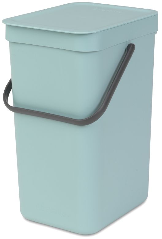 Ведро для мусора Brabantia Sort & Go, цвет: мятный, 12 л787502 Ведро для мусора Brabantia Sort & Go, цвет: мятный, 12 л787502Эти 12-литровые ведра можно использовать для раздельного сбора любых домашних отходов, например, бутылок, банок или пластиковой упаковки. Большая ручка и удобный захват снизу позволяют удобно освободить ведро от мусора.Идеальное решение для раздельного сбора домашних отходов. Может использоваться на полу или крепиться к стене – в комплект входит настенный держатель; Имеются идеально подходящие по размеру мешки Brabantia PerfectFit с завязками (размер C) – удобно устанавливаются в ведро; Имеются идеально подходящие по размеру биоразлагаемые мешки для компостируемых отходов (размер С) – удобно устанавливаются в ведро;Гарантия 10 лет.