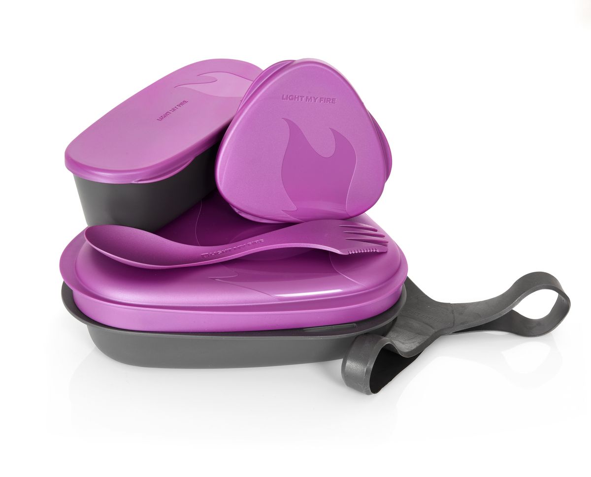 Контейнер для еды с набором посуды Light My Fire LunchKit, цвет: розовый, 5 предметов41375410 Контейнер для еды с набором посуды Light My Fire LunchKit, цвет: розовый, 5 предметов41375410Набор включает в себя: 2 тарелки,ловилка Spork O, герметичную коробочку с мерной шкалой SnapBox original, герметичную коробочку c мерной шкалой SnapBox oval, удерживающий резиновый ремешок.Набор можно мыть в посудомоечной машине, использовать для разогрева пищи.