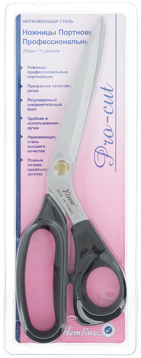 Ножницы портновcкие Hemline Pro-cut, цвет: черный, длина 28 см2010440 Ножницы портновcкие Hemline Pro-cut, цвет: черный, длина 28 см2010440Ножницы портновские Hemline Pro-cut изготовлены из высококачественной стали. Увеличенного размера ручки удобны в использовании как левой, так и правой рукой. Лезвия ножниц заточены одинаково остро, что гарантирует первоклассную резку. Нижнее лезвие изделия имеет зубчатую микро-заточку, которая предотвращает соскальзывание с лезвия сложных для разрезания тканей. Изделие оснащено регулируемым соединительным болтом. Ножницы предназначены для обработки краев и срезов при работе с тканью, бумагой и обивочным материалом и незаменимы при раскрое подкладочной ткани. Они также пригодятся при раскрое слабо осыпающих тканях, таких, как сукно и драп. Длина ножниц: 28 см. Длина лезвия: 12,5 см.