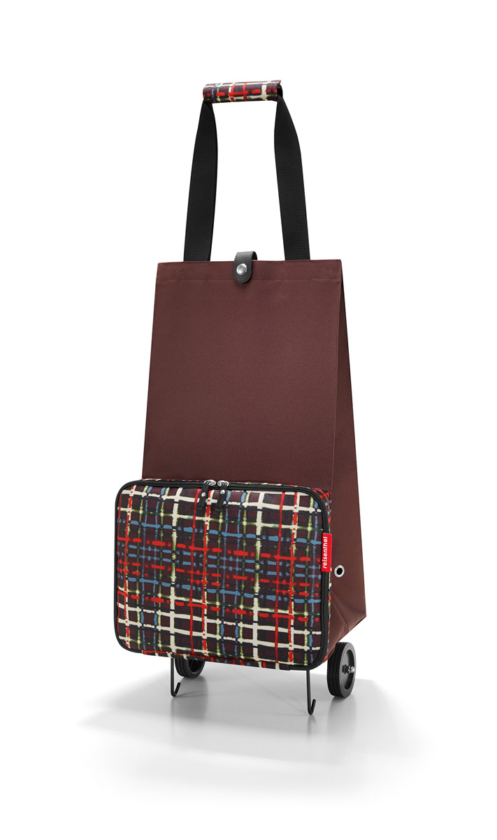 Сумка на колесиках Reisenthel Foldabletrolley wool, цвет: коричневый. HK7036A-B86-05-C Сумка на колесиках Reisenthel Foldabletrolley wool, цвет: коричневый. HK7036A-B86-05-CОтличное решение для тех, кто не любит таскать тяжелые сумки и пакеты. С такой сумкой хоть в магазин, хоть на Северный полюс. Главный ее плюс в том, что она складывается до супер-компактного размера, так что ее легко хранить и брать с собой. Размер в сложенном виде: 6,5 х 25 х 32,5 см.Объем - 30 литров. Главное отделение застегивается на кнопку. Ручки удобно соединяются между собой с помощью липучки. Кромки днища специально укреплены и защищены, а само оно устойчиво, так что сумка не падает и не кренится.
