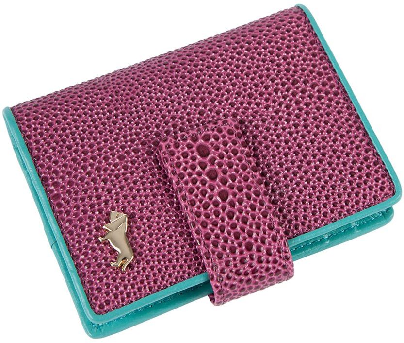 Визитница Labbra L048-0005 purple/turquoiseG39-3 BEIGE Визитница Labbra L048-0005 purple/turquoiseG39-3 BEIGEВизитница торговый марки LABBRA из натуральной кожи. Модель вмещает 24 визитных карточки, имеется потайной кармашек. Закрывается на кнопку. плотная кожа с тиснением