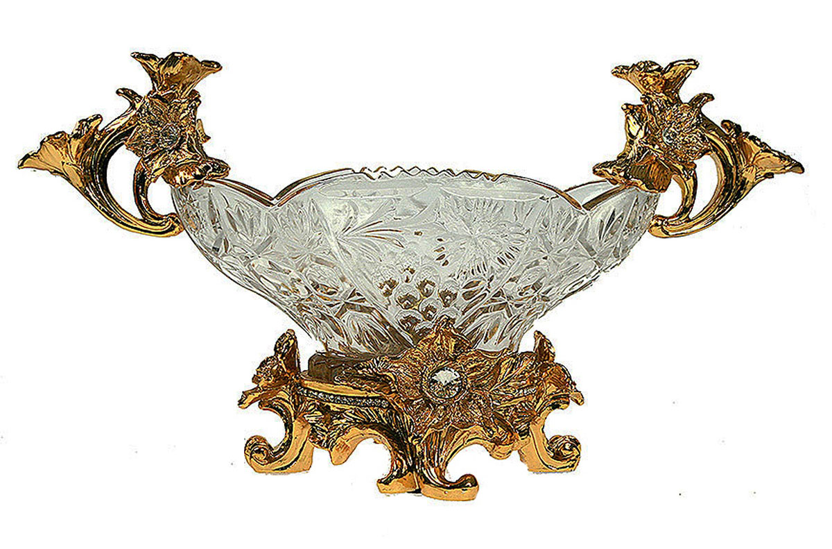 Фруктовница Русские Подарки Версаль, 16 х 42 х 24 см. 4891936619 Фруктовница Русские Подарки Версаль, 16 х 42 х 24 см. 4891936619Фруктовница на ножке Русские Подарки Версаль выполнена из стекла и полистоуна. Отлично подойдет для подачи фруктов или сладостей.Стильная форма и интересное исполнение идеальновпишутся в любой интерьер.Не рекомендуетсяиспользовать в микроволновой печи. Мыть теплой водой с применением нейтральных моющих средств.