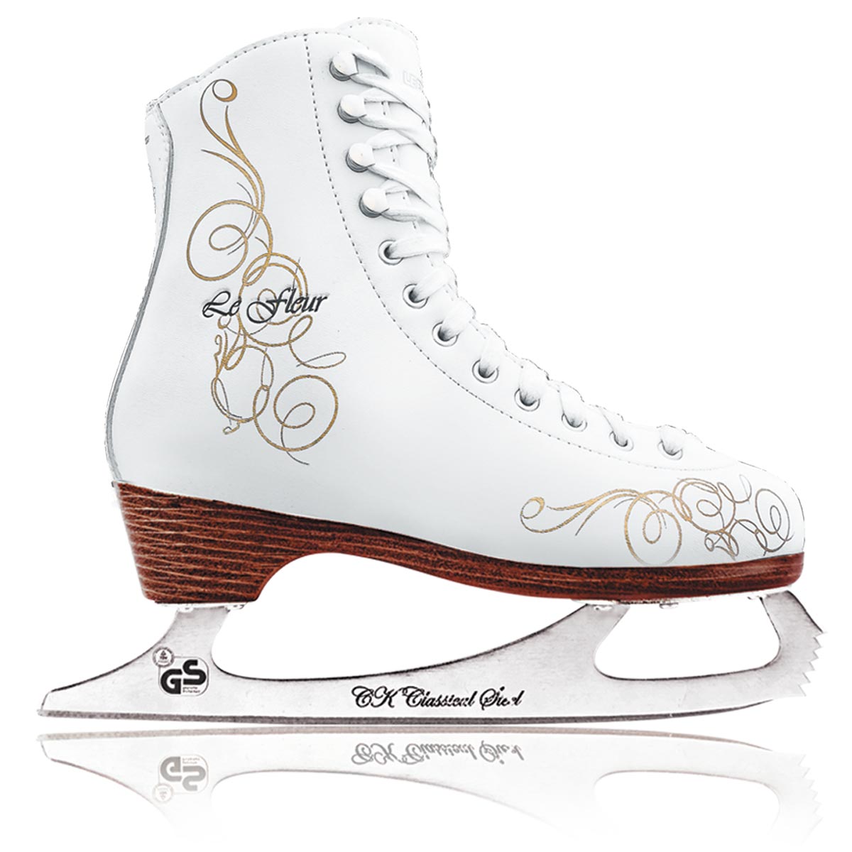 Коньки фигурные женские СК Le Fleur Leather 50/50, цвет: белый, золотой. Размер 36LE FLEUR leather 50/50_белый, золотой_36 Коньки фигурные женские СК Le Fleur Leather 50/50, цвет: белый, золотой. Размер 36LE FLEUR leather 50/50_белый, золотой_36Фигурные коньки от CK Le Fleur Leather 50/50 идеально подойдут для любительского катания. Модель выполнена из современной морозоустойчивой искусственной кожи. Внутренняя поверхность исполнена из натуральной кожи. Анатомический язычок из войлока и искусственной кожи идеально облегает стопу и повышает комфорт. Стелька из упругого пенного полимерного материала EVA предназначена для быстрой адаптации ботинка к индивидуальным формам ноги и ее комфортного положения. Ботинок изготовлен с учетом антропометрии стоп россиян, что обеспечивает комфорт и устойчивость ноги, правильное распределение нагрузки, сильно снижает травмоопасность. Ботинок полностью обволакивает ногу, обеспечивает прочную и удобную фиксацию ноги, а также повышенную защиту от ударов. Модель фиксируется на ноге классической шнуровкой. Лезвие выполнено из высокоуглеродистой хромированной стали, поэтому обладает высокой твердостью и долго держит заточку. Хромирование защищает от коррозии и увеличивает твердость, а отличный блеск этого покрытия придаст блеск и обладательнице коньков. Модель имеет запатентованную форму лезвия. Уменьшенная передняя пластина и расположение точек опоры стоек оптимально располагают переднюю точку баланса и позволяют улучшить контроль при опоре на переднюю часть конька. Новая запатентованная подошва обладает элегантным дизайном, повышенной твердостью и пониженным весом. Более высокий каблук делает ногу более изящной и стройной, а также повышает управляемость и маневренность конька.