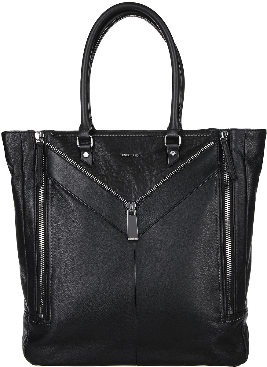 Сумка женская Diesel, цвет: черный. X04271-P0804X04271-P0804/T8013 Сумка женская Diesel, цвет: черный. X04271-P0804X04271-P0804/T8013Стильная женская сумка Diesel не оставит вас равнодушной благодаря своему дизайну и качеству. Она изготовлена из натуральной кожи зернистой текстуры и оформлена декоративными нашивками с молнией. Лицевая сторона оформлена металлической пластинкой с названием бренда. Изделие может увеличиваться в объеме, благодаря молниям, которые расположены с боковых сторон. Сумка оснащена удобными ручками и закрывается на застежку-молнию. Внутри расположено вместительное отделение, которое содержит один открытый накладной карман для телефона и один вшитый карман на молнии для мелочей. Такая сумка идеальнозавершит ваш образ и станет незаменимым аксессуаром в повседневной жизни.