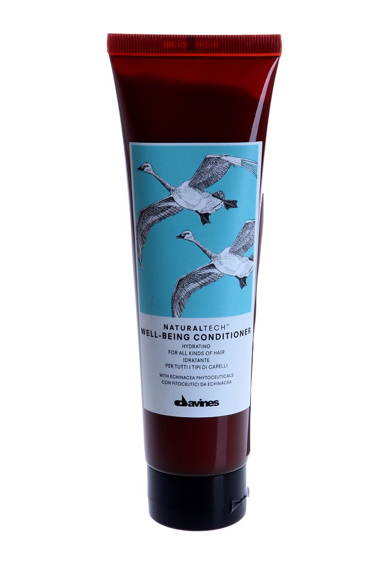 Davines Увлажняющий кондиционер для здоровья волос New Natural Tech Well-Being Conditioner, 150 млFS-00897 Davines Увлажняющий кондиционер для здоровья волос New Natural Tech Well-Being Conditioner, 150 млFS-00897Кондиционер для здоровья волос подходит для ухода за всеми типами волос. В формулу кондиционера входит фитоактив эхинацеи – мощнейший антиоксидант, который содержит множество витаминов и аминокислот, а также кальций, цинк и селен, необходимые для здоровья волос. Эфирные масла мускатного ореха, сандалового дерева и гвоздики питают и укрепляют ваши волосы. рH 4.