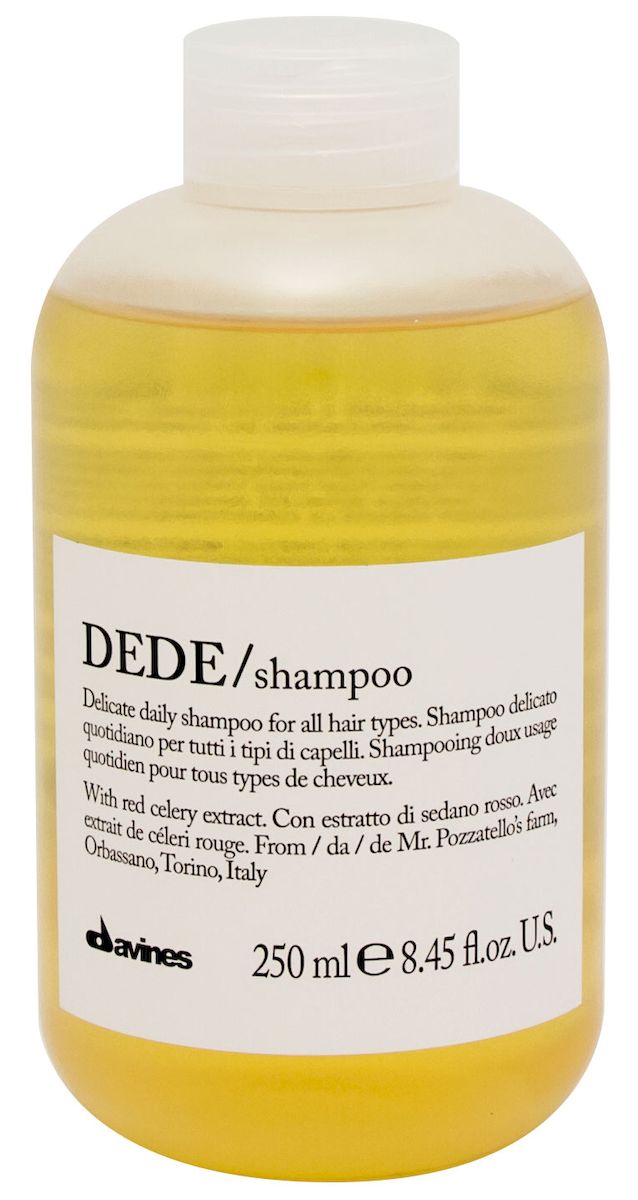 Davines Шампунь для деликатного очищения волос Essential Haircare New Dede Shampoo, 250 млFS-36054 Davines Шампунь для деликатного очищения волос Essential Haircare New Dede Shampoo, 250 млFS-36054Особая серия для бережного очищения волос любого типа. Активный экстракт красного сельдерея восстанавливает и питает локоны. Богатая важными антиоксидантами формула восстанавливает локоны. Минеральные соли, амино кислоты в высокой концентрации обеспечивают благоприятное воздействие на кудри, полностью очищают волосы, дарят им свежесть и чистоту.