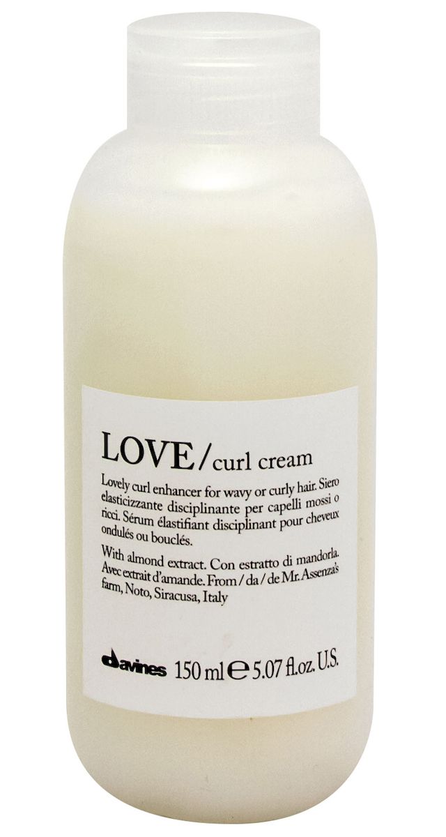 Davines Крем для усиления завитка Essential Haircare New Love Lovely Curl Cream, 150 млkaaral1205 Davines Крем для усиления завитка Essential Haircare New Love Lovely Curl Cream, 150 млkaaral1205Особая серия мягкого очищения кудрявых волос. Активный экстракт миндаля очищает и питает кудри. Богатая важными антиоксидантами формула восстанавливает локоны. Протеины, ненасыщенные жиры, витамины В и Е, магний, калий, железо, медь и фосфор в высокой концентрации обеспечивают благоприятное воздействие на кудри, полностью очищают волосы, дарят им свежесть, гибкость, объем и чистоту.