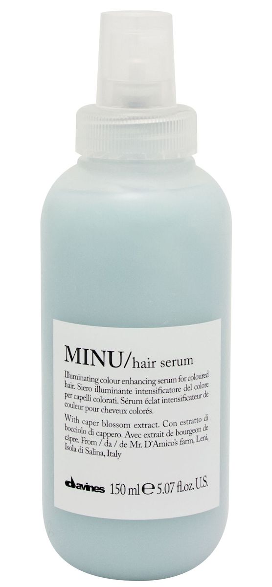 Davines Несмываемая сыворотка для окрашенных волос Essential Haircare New Minu Hair Serum, 150 млMP59.4D Davines Несмываемая сыворотка для окрашенных волос Essential Haircare New Minu Hair Serum, 150 млMP59.4DОсобая серия ухаживающих средств для окрашенных волос. Основным активным элементом в составе является каперсник. Высокое содержание аминокислоты кверцетина в формуле, что обеспечивает защиту структуры волос. Полифенолы - это природные пигменты, которые к тому же продлевают жизнь локонам и не дают им окисляться.