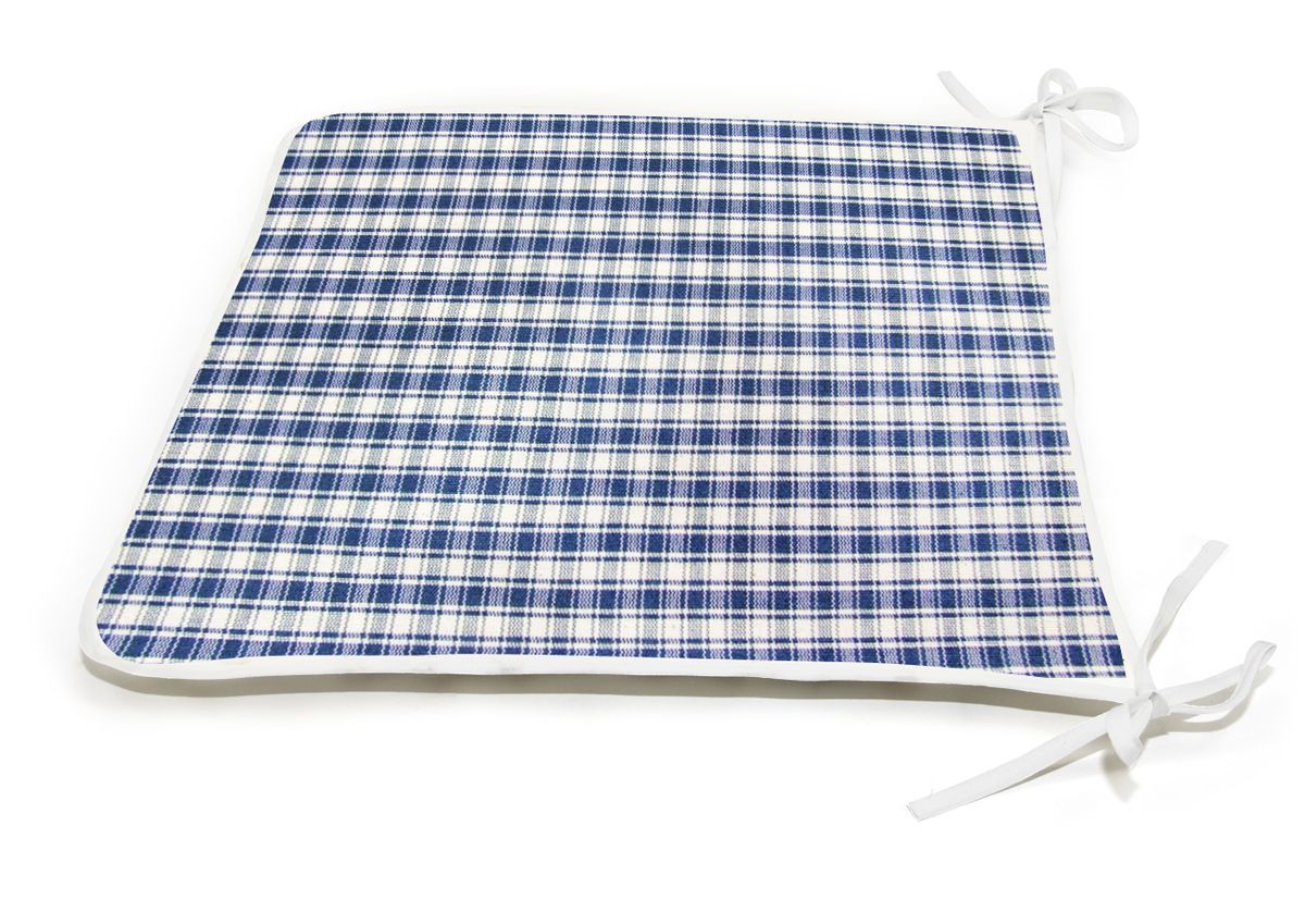 Подушка на стул KauffOrt Коттедж, цвет: синий, 39 x 40 смVT-1520(SR) Подушка на стул KauffOrt Коттедж, цвет: синий, 39 x 40 смVT-1520(SR)Подушка на стул KauffOrt Коттедж не только красиво дополнит интерьер кухни, но и обеспечит комфорт при сидении. Чехол выполнен из хлопка, полиэстера и акрила, а наполнитель из синтепона. Подушка легко крепится на стул с помощью завязок. Правильно сидеть - значит сохранить здоровье на долгие годы. Жесткие сидения подвергают наше здоровье опасности. Подушка с мягким наполнителем поможет предотвратить большинство нежелательных последствий сидячего образа жизни.