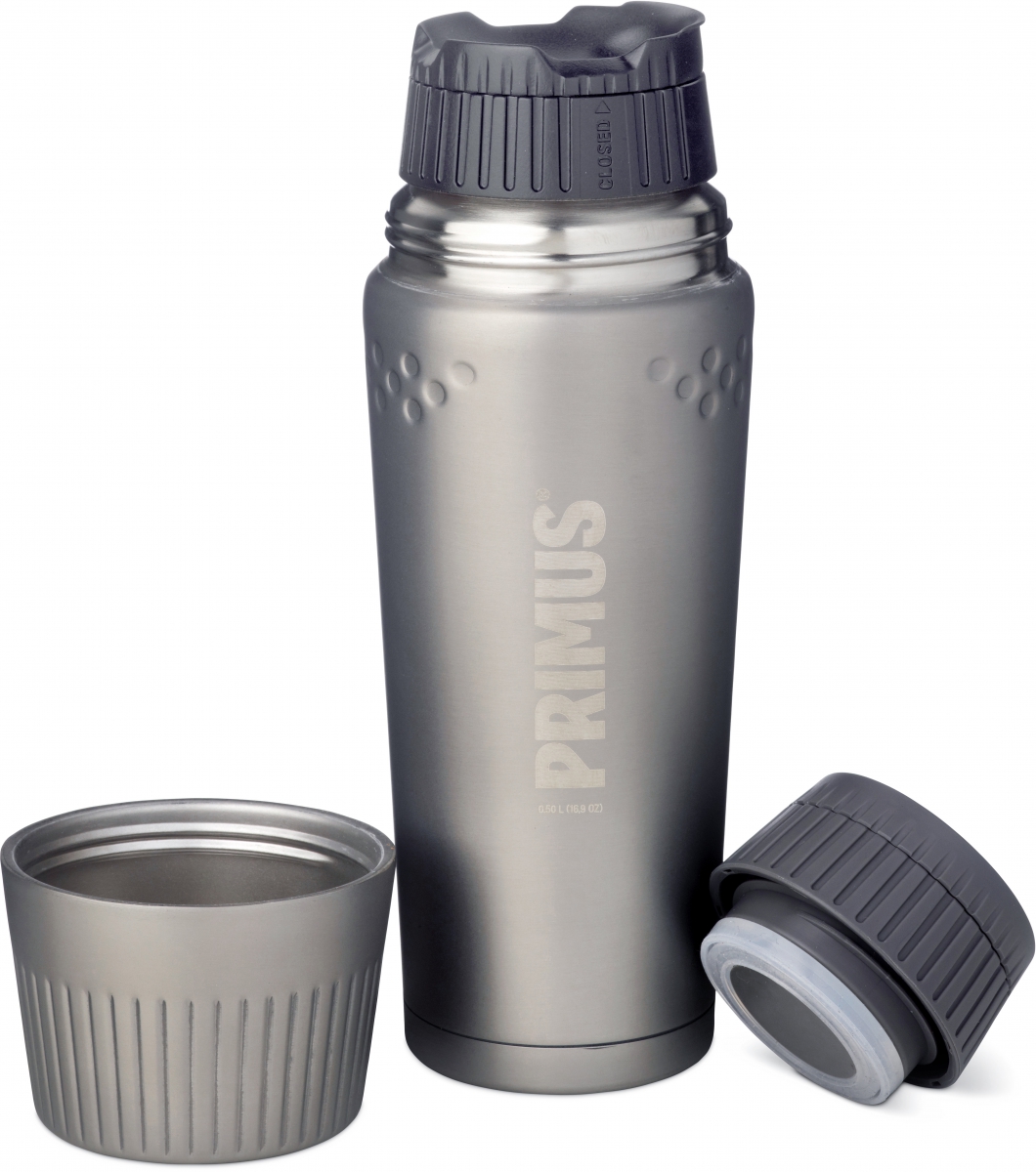 Термос Primus TrailBreak Vacuum Bottle, цвет: темно-серый, 500 мл. 737864737864 Термос Primus TrailBreak Vacuum Bottle, цвет: темно-серый, 500 мл. 737864737864Термос обладает двойными стенками и имеет вакуумную изоляцию. Изготовлен из высококачественной нержавеющей стали, что наделяет его очень прочным и износостойким корпусом. Термос отлично подходит для всевозможных приключений в экстремальных условиях, идеально подходит для альпинизма или пешего туризма.Крышка-чашка также имеет двойные стенки и выполнена из нержавеющей стали, чтобы сохранить напиток горячим или холодным долгое время. Большая горловина позволяет термос заполнить напитками и очистить. Если вы захотите пить прямо из термоса, в этом вам поможет запатентованная крышка с функцией ClickClose - просто поверните клапан! Стоит также отметить внешний вид термоса - он выполнен в строгом скандинавском стиле.Объем термоса: 500 мл.