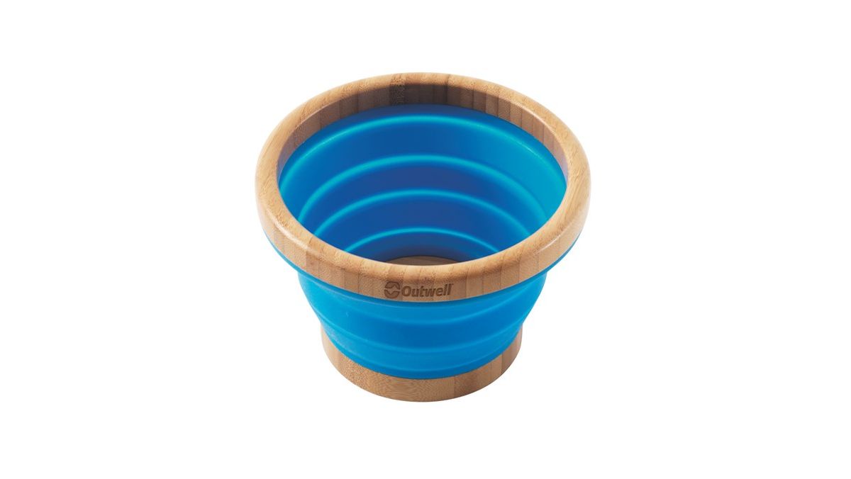 Миска складная Outwell Collaps Bamboo Bowl M, цвет: синий, коричневый650356 Миска складная Outwell Collaps Bamboo Bowl M, цвет: синий, коричневый650356Складная миска Outwell Collaps Bamboo Bowl M выполнена из высококачественного силикона и бамбука. В сложенном виде она практически плоская! Из сложенного состояния она раскрывается, превращаясь во вместительную миску. Силикон и бамбук не вступают в реакцию с пищей и не выделяют вредных веществ. Миска легкая и прочная, ее невозможно разбить.Размер в сложенном виде: 15 х 15 х 3 см.