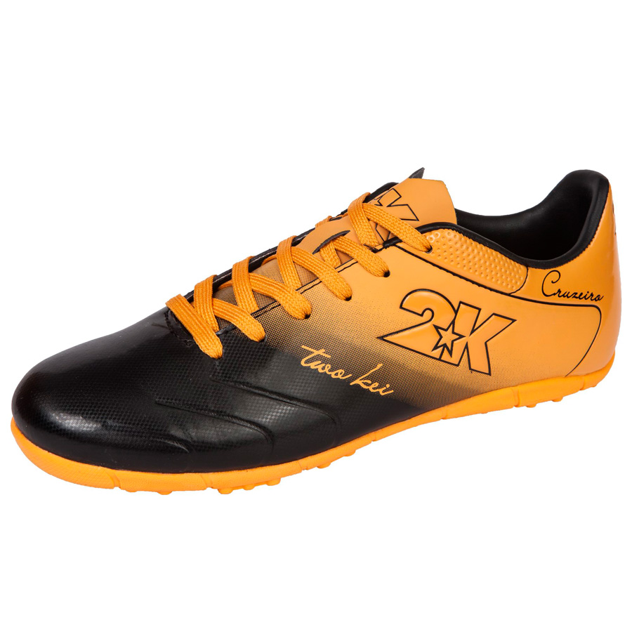 Бутсы футбольные 2K Sport Cruzeiro, цвет: черный, оранжевый. 125523. Размер 42125323-silver-violet Бутсы футбольные 2K Sport Cruzeiro, цвет: черный, оранжевый. 125523. Размер 42125323-silver-violetЯркие футбольные бутсы 2K Sport Cruzeiro, выполненные из микрофибры в современном стиле, подойдут для натуральных и искусственных покрытий. Облегченная, износостойкая подошва, конфигурация которой приближена к форме стопы, способствует комфорту и хорошей чувствительности при игре. Бесшовная конструкция верха. Бутсы оснащены пластиковой усилительной вставкой (супинатором). Эргономичная стелька. 2 пары шнурков разного цвета в комплекте.