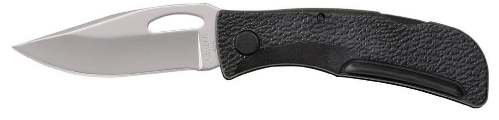 Нож туристический Gerber E-Z Out Jr06501 Нож туристический Gerber E-Z Out Jr06501Модель Gerber под названием E-Z Out Jr без сомнения понравится ценителям качественных карманных ножей. Она красивая, практичная, долговечная. Нож подойдет в качестве туристического инструмента или же варианта для использования в городе. Весит он всего 40 грамм.Gerber E-Z — это небольшой складной нож, подходящий как для повседневного использования, так и для поездок на природу. Он сделан из углеродистой нержавеющей стали. Благодаря легирующим добавкам, она является одновременно твердой и стойкой к ржавлению. Поэтому уход за ножом потребуется самый минимальный. Клинок в данной модели сделан формы clip point. У него хорошо сбалансированное острие и гладко заточенная (Fine Edge) кромка. В верхней части лезвия, ближе к рукоятке, имеется продолговатое отверстие для открывания ножа. Кстати, открыть нож можно обеими или одной рукой. Размер клинка составляет только 6 см, но он в состоянии выполнить все основные работы. В открытом положении его удерживает замок Lock Back. Это надежный механизм на основе рычага, по форме напоминающего миниатюрное коромысло.Рукоятка ножа изготовлена из модифицированного нейлона с наполнителем из стекловолокна. Этот материал легко формуется, а потому производители придали рукоятке наиболее удобную форму. Кроме того, он прочный, не боится коррозии, не выцветает на солнце и не перегревается. Поверхность ручки слегка неровная, благодаря чему, он не выскальзывает из ладоней.Размер сложенного ножа равен 8,2 см, так что он легко поместится в кармане. Вес в 40 грамм также говорит в пользу этой модели, как элемента походного снаряжения.Особенности:складная конструкция;углеродистая нержавейка для клинка;форма лезвия — Clip point;заточка лезвия Fine Edge;возможность «однорукого» открывания;рукоятка из стеклонаполненного нейлона;замок Lock Back;нож весит 40 грамм.Гарантия: Гарантия на использование всех ножей Gerber E-Z является пожизненной.
