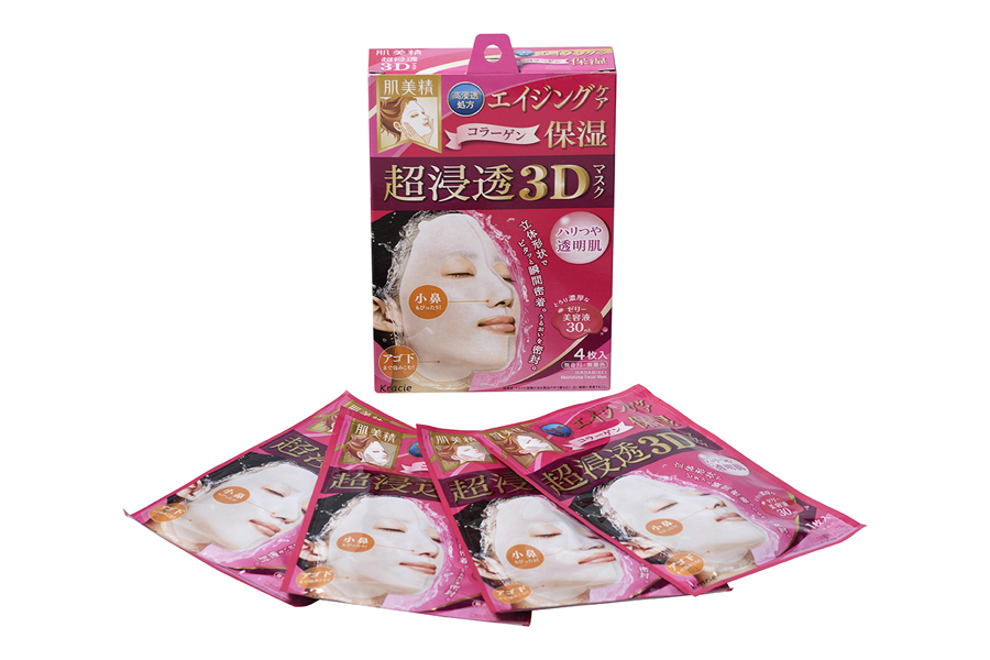 Kracie 63067 Hadabisei Маска для лица увлажняющая и омолаживающая Hadabisei 3D - лифтинг, 4 шт63067kr Kracie 63067 Hadabisei Маска для лица увлажняющая и омолаживающая Hadabisei 3D - лифтинг, 4 шт63067krИнновационная тканевая маска увлажняет и омолаживает кожу лица.Рекомендуется для ухода за кожей после 30 лет. Косметическая жидкость ввиде молочка имеет нано-обработку, при которой частицы имеют размер 10^-9миллиметра, что позволяет активным компонентам глубже проникнуть в слоикожи.• Гликозилтрегалоза - увлажняющее и смягчающее кожу веществоаминокислотной группы.• Маточное молочко является стимулятором клеточного обмена,нормализует секрецию жировых желёз, тонизирует кожу, улучшает еёэластичность, возвращая молодость коже.• Экстракт соевых бобов, богатый изофлавонами, питает и увлажняет кожу,придает ей упругость, повышает активность кожных клеток, выравнивает тонкожи.• Экстракт микроводоросли Haematococcus Pluvialis астаксантин -антиоксидант уникальной силы. Он действует под поверхностью кожи,сокращая мимические и возрастные морщинки, повышая уровеньувлажненности кожи и восстанавливая ее эластичность.Основа маски имеет мягкую объёмную текстуру, за счет 3D-формы хорошоприлегает к коже.Не оставляет ощущения липкости.Не содержит красителей и парфюмерных отдушек.