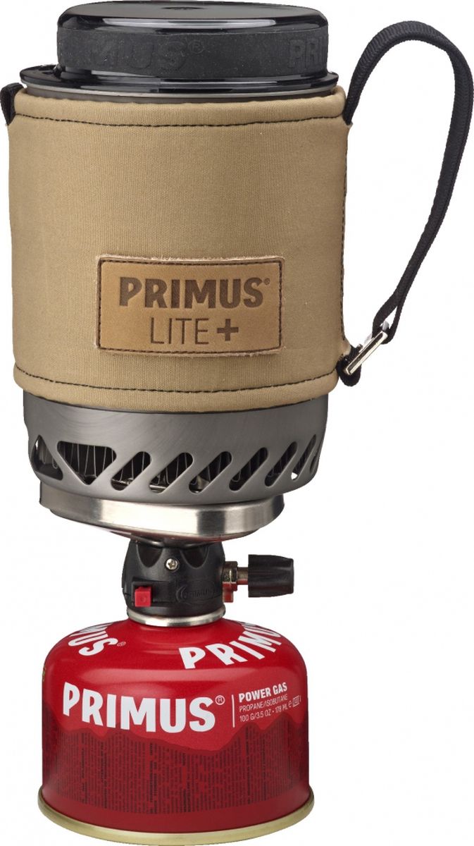 Горелка газовая Primus Lite Plus, цвет: коричневый. P356009353094 Горелка газовая Primus Lite Plus, цвет: коричневый. P356009353094Модель Lite + устанавливает новый стандарт для компактных горелок. Уникальный механизм блокировки (подана заявка на патент) делает его очень простым в использовании. Благодаря ламинарному потоку газа Burner Technology (подана заявка на патент) уменьшаются затраты газа. Идеально подходит для соло поездки или кофе-брейка для двоих (дополнительно есть в продаже кофе пресс). Горелка и все аксессуары, в том числе газовый баллончик 100 грамм, укладывается в 500 мл кастрюлю из закаленного анодированного алюминия. Модель Lite + поставляется с новым термостойким рукавом из прочной войлока. Рукав оснащен лямками с помощью которых горелку можно подвесить в вертикальном положении. Крышка сокращает время приготовления пищи. В комплект входит подставка под газовый баллон для устойчивого положения на неровной поверхности. Газ не входит в комплект.Высота (мм): 150Диаметр (мм): 100Сезон: трехсезоннаяМощность: 1500 ВтКипячение: 2:45 мин (0,5 л)Кол-во человек: 1Зажигание: пьезоВес: 390 г