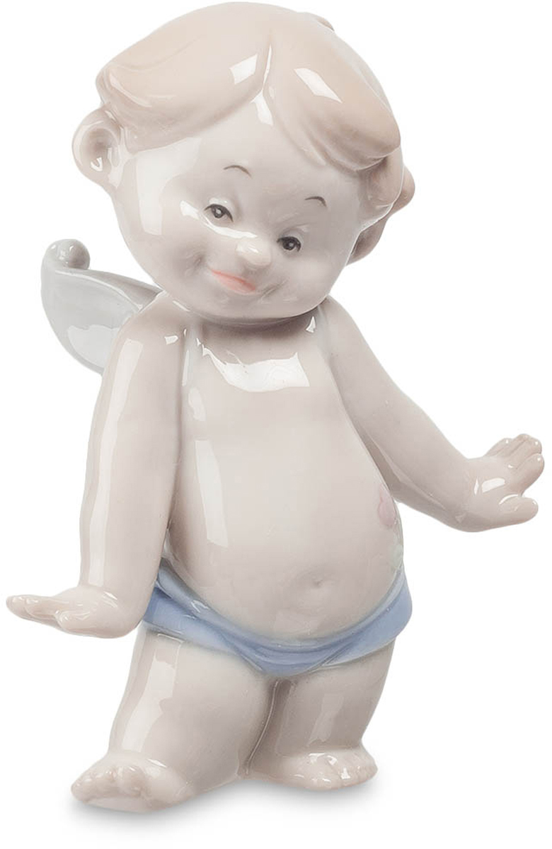 Фигурка Pavone Амурчик. JP-09/ 9THN132N Фигурка Pavone Амурчик. JP-09/ 9THN132NФигурка Амура высотой 11 см.Для мужчины галантность - это уже половина успеха при ухаживании за девушкой.Вы замечали, какое шкодливое выражение лица бывает у детей, которые замыслили очередную шалость? Эту смесь восторга и опаски, радости и ожидание наказания знают многие родители. А, если не знают или уже подзабыли, то прекрасным напоминанием станет один лишь взгляд на фарфоровую фигурку ангелочка.Маленький очаровательный ребенок - вот первое впечатление от статуэтки. Умилительная детская неуклюжесть видна в ручках, кокетливых ладошках и ножках. Кажется, что он вот-вот начнет ковырять землю носочком и смущенно опускать голову вниз. Вот и нет - взгляд выдает все! Ох уж этот взгляд ангела, в котором скачут веселые и бесшабашные чертики.Одним словом, фигурка ангелочка - самый уместный подарок и к рождению первенца, и как милый сувенир. Такая изящность, застенчивость, неуклюжесть и шкодливые глазки очаруют кого угодно. На фигурку ангелочка хочется смотреть и смотреть. Фарфоровому ангелу прощается многое, если не все!