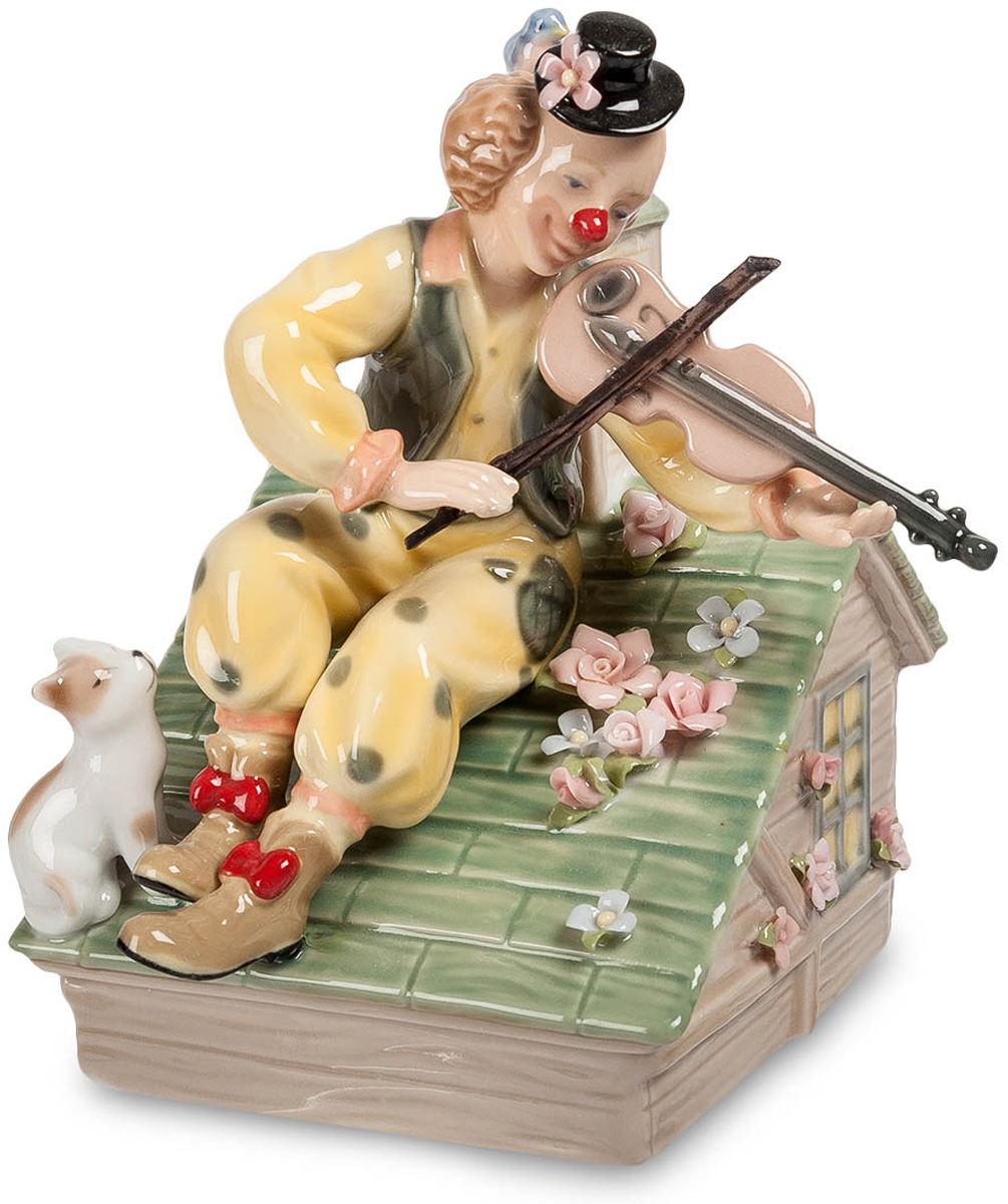Музыкальная фигурка Pavone Клоун-скрипач на крыше. CMS-23/31THN132N Музыкальная фигурка Pavone Клоун-скрипач на крыше. CMS-23/31THN132NМузыкальная фигурка Клоун-скрипач на крыше (Pavone)Сувенирные фигурки из высококачественного итальянского фарфора при первом же взгляде сразу же привлекают к себе пристальное внимание. Именно тогда и понимаешь, что не каждый сувенир служит предметом для сбора пыли. Вот и забавная музыкальная фигурка Клоун-скрипач на крыше создана для того, чтобы очаровывать всех гостей и притягивать к себе внимание. Подарив ее, вы сможете быть уверены – виновник торжества останется довольным еще долгие-долгие годы. Стоит посмотреть на этого умилительного и одновременно романтичного клоуна, как весь негатив тут же исчезает. Ювелирная работа мастеров, вложивших в фигурку свою душу и любовь, позволяет оценить всю красоту и гармонию окружающего мира.