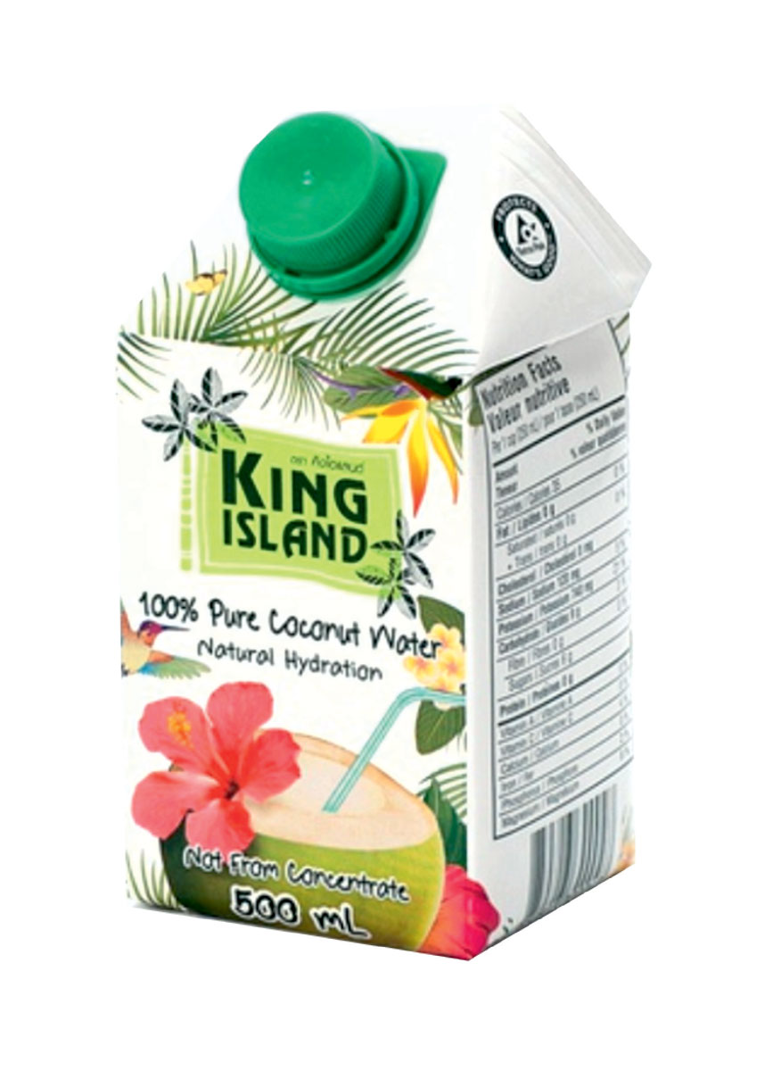 King Island кокосовая вода без сахара, 500 мл0120710 King Island кокосовая вода без сахара, 500 мл0120710100% натуральная кокосовая вода без сахара. Кокосовая вода – природный изотонический напиток, насыщающий кислородом все клетки организма, улучшающий обмен веществ, содействующий снижению веса, поднимающий иммунитет, способствующий нормализации уровня сахара в крови. Полезен при борьбе с вирусами, в т.ч. герпеса, гриппа и др. Натуральный источник минералов: натрий, кальций, железо, магний, фосфор, медь, калий, селен, марганец, цинк, глюкоза. Содержит витамины: С, В-6, В-12, рибофлавин, ниацин, тиамин, пиридоксин, холин, фолаты.Кокосовая вода King Island содержит около 294 мг калия, это больше, чем почти во всех спортивных напитках (117 мг) и энергетиках. В то же время в ней меньше натрия (25 мг), чем в спортивных(41 мг) и энергетических (200 мг) напитках, поэтому King Island - идеальный напиток для любителей фитнеса и активного образа жизни. При этом он не содержит сахара (а так же фруктозы и других сахарозаменителей), а калорийность такого напитка всего 14 кКал на 100 г. Таким образом, King Island помогает не только утолить жажду, но и восполнить потери солей.Благодаря своим уникальным свойствам Кокосовая вода является неоценимым продуктом питания в период беременности и лактации. Это абсолютно гипоаллергенный продукт, пригодный для питания детей любого возраста. Пейте охлажденным.
