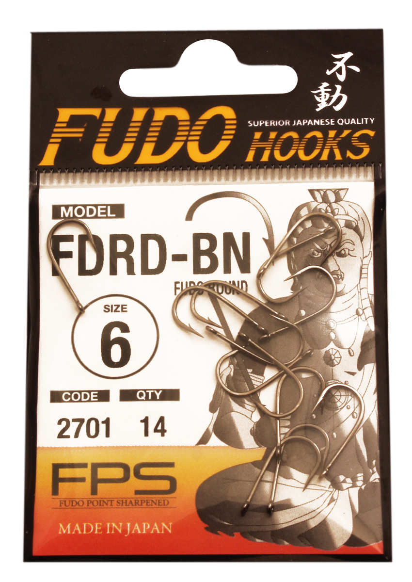 Крючок Fudo Round, №6 BN (2701), 14 шт14792401600 Крючок Fudo Round, №6 BN (2701), 14 шт14792401600Рыболовные крючки FUDO, производства Японии, являют собой сочетание лучших материалов , лучших технологий и наилучших человеческих навыков. Основными характеристиками крючков являются : 1 ) оптимальная форма -с точки зрения максимального улова. 2) Экстремальный заточка крюка , которая сохраняется при длительной ловле. 3) Отличная эластичность, что позволяет им противостоять деформации. 4) Общая коррозионная стойкость в процессе производства , благодаря нескольким патентам в области металлургии и производства техники. Сталь с управляемым содержания углерода -это те материалы, которые применяются в производстве крючков. Эти материалы, в виде калиброванной проволоки ,изготавливаются исключительно для инжиниринговой службы FUDO . После чего, крючок подвергается двум различным методом для заточки : механическим и химическим. Во время заточки, уровень остроты контролируется онлайн , что в итоге приводит к идеальному повторению всей серии. Прочность крючка реализуется через печи , где система компьютерной помощи регулирования температуры , позволяет достичь точности в производстве в 0,01 градуса по Цельсию, и времени обработки с точностью 0, 001 секунды. В результате крючки FUDO получаются абсолютно закаленными , что позволяет добиться отличного результата по твердости и эластичность, а также все модели крючков обладают анти коррозионным покрытием. Место крепления крюка с леской, выполненно в виде лопатки.