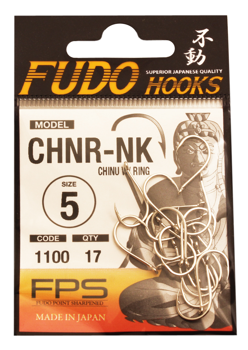 Крючок Fudo Chinu W/Ring, №5 NK (1100), 17 шт23413 Крючок Fudo Chinu W/Ring, №5 NK (1100), 17 шт23413Рыболовные крючки FUDO, производства Японии, являют собой сочетание лучших материалов , лучших технологий и наилучших человеческих навыков. Основными характеристиками крючков являются : 1 ) оптимальная форма -с точки зрения максимального улова. 2) Экстремальный заточка крюка , которая сохраняется при длительной ловле. 3) Отличная эластичность, что позволяет им противостоять деформации. 4) Общая коррозионная стойкость в процессе производства , благодаря нескольким патентам в области металлургии и производства техники. Сталь с управляемым содержания углерода -это те материалы, которые применяются в производстве крючков. Эти материалы, в виде калиброванной проволоки ,изготавливаются исключительно для инжиниринговой службы FUDO . После чего, крючок подвергается двум различным методом для заточки : механическим и химическим. Во время заточки, уровень остроты контролируется онлайн , что в итоге приводит к идеальному повторению всей серии. Прочность крючка реализуется через печи , где система компьютерной помощи регулирования температуры , позволяет достичь точности в производстве в 0,01 градуса по Цельсию, и времени обработки с точностью 0, 001 секунды. В результате крючки FUDO получаются абсолютно закаленными , что позволяет добиться отличного результата по твердости и эластичность, а также все модели крючков обладают анти коррозионным покрытием. Место крепления крюка с леской, выполненно в виде кольца. С изогнутым жалом.