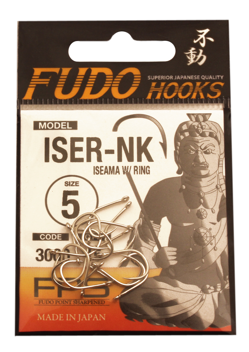 Крючок Fudo Iseama W/Ring, №5 NK (3000), 15 шт30064 Крючок Fudo Iseama W/Ring, №5 NK (3000), 15 шт30064Рыболовные крючки FUDO, производства Японии, являют собой сочетание лучших материалов , лучших технологий и наилучших человеческих навыков. Основными характеристиками крючков являются : 1 ) оптимальная форма -с точки зрения максимального улова. 2) Экстремальный заточка крюка , которая сохраняется при длительной ловле. 3) Отличная эластичность, что позволяет им противостоять деформации. 4) Общая коррозионная стойкость в процессе производства , благодаря нескольким патентам в области металлургии и производства техники. Сталь с управляемым содержания углерода -это те материалы, которые применяются в производстве крючков. Эти материалы, в виде калиброванной проволоки ,изготавливаются исключительно для инжиниринговой службы FUDO . После чего, крючок подвергается двум различным методом для заточки : механическим и химическим. Во время заточки, уровень остроты контролируется онлайн , что в итоге приводит к идеальному повторению всей серии. Прочность крючка реализуется через печи , где система компьютерной помощи регулирования температуры , позволяет достичь точности в производстве в 0,01 градуса по Цельсию, и времени обработки с точностью 0, 001 секунды. В результате крючки FUDO получаются абсолютно закаленными , что позволяет добиться отличного результата по твердости и эластичность, а также все модели крючков обладают анти коррозионным покрытием. Место крепления крюка с леской, выполненно в виде кольца.