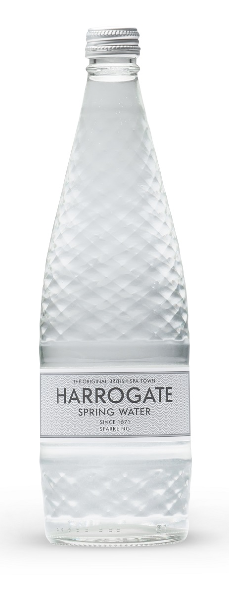 Harrogate вода минеральная газированная, 750 мл (стекло)101246 Harrogate вода минеральная газированная, 750 мл (стекло)101246Город Харрогейт, находящийся на юго- востоке графства Йоркшир, всегда был известен своими природными минеральными источниками. Первые упоминания о королевском источнике воды Harrogate встречаются уже в XIV веке. Дегустация и тестирование образцов воды были впервые проведены в конце XVI века Тимоти Брайтом, личным врачом королевы Великобритании Елизаветы.