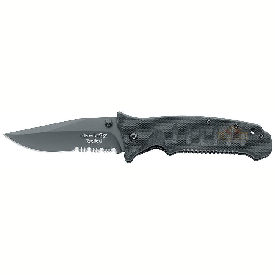 Нож Fox Black Fox Tactical, цвет: черный, длина клинка 9,5 см. OF/BF-112 TSOF/BF-112 TS Нож Fox Black Fox Tactical, цвет: черный, длина клинка 9,5 см. OF/BF-112 TSOF/BF-112 TSКлинок ножа изготовлен из прочной и качественное нержавеющей стали 440А твердостью 56-57 HRC, выдерживающей любые нагрузки и воздействия.Лезвие с титановым покрытием, позволяющим использовать нож даже во влажной среде.Надежная конструкция замка linerlock, которая никогда вас не подведет.Рукоять сделана из пластика G-10 с анатомическими выступами.Общая длина ножа: 21,5 см.Длина клинка: 9,5 см.Толщина клинка: 2,5 мм.