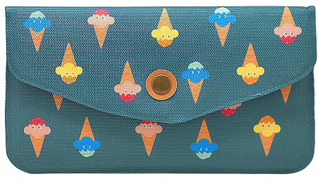 Кошелек женский Kawaii Factory Мороженое, цвет: темно-бирюзовый. KW057-000598BM8434-58AE Кошелек женский Kawaii Factory Мороженое, цвет: темно-бирюзовый. KW057-000598BM8434-58AEНеобычный женский кошелек Kawaii Factory Мороженое выполнен из высококачественного полиэстера и оформлен принтом с изображением аппетитного мороженого в вафельном рожке. Кошелек застегивается на клапан с кнопкой спереди. Внутри без труда поместятся не только бумажные купюры, но и металлические монеты, а также карточки и небольшие документы. Практичность и уникальный стиль кошелька Kawaii Factory подчеркнут вашу оригинальность и превосходный вкус.