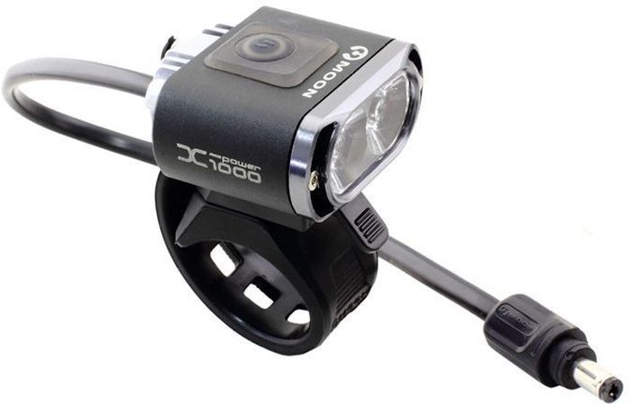 Фонарь передний Moon X-Power1000, 2 диода, 7 режимовWP_X-Power1000_W_2_LED Фонарь передний Moon X-Power1000, 2 диода, 7 режимовWP_X-Power1000_W_2_LEDФонарь передний Moon X-Power1000 имеет 2 диода и 7 режимов.Особенности: 2 Cree XM-L (T6) LED светодиода CNC алюминиевый корпус 7 вариантов работы : Максимум / Высоко / Стандарт / Низко / Мигание / Стробоскоп / SOS Быстросъемное крепление (22-31.8mm ) Быстросъемное крепление на шлем Система охлаждения Индикатор разряда батареи Четкие оптические линзы BS-XP-S2 lithium ion батарея (7.4V 3300mAh) Индикатор заряда и полной зарядки аккумулятора Автоматическое включение/выключение (при подключении к USB или кабелю зарядки) USB выход Умная зарядка (100-240 volts)