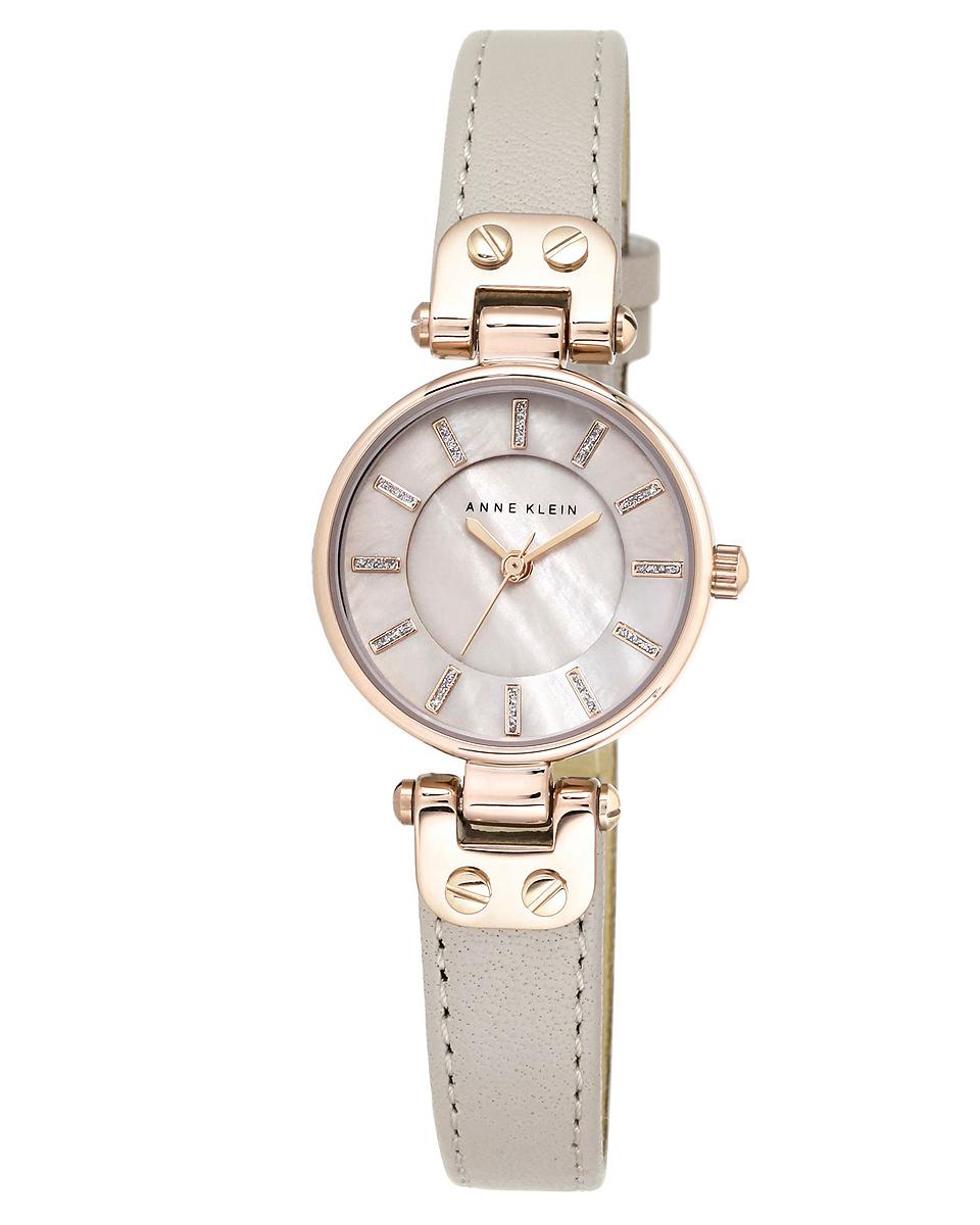 Наручные часы женские Anne Klein, цвет: серый, золотистый. 1950 RGTPBM8434-58AE Наручные часы женские Anne Klein, цвет: серый, золотистый. 1950 RGTPBM8434-58AEКорпус: металл, PVD покрытие розового цвета, 26 мм, стекло: минеральное, циферблат перламутровый, браслет: кожаный ремешок серого цвета, механизм: кварцевый, водозащита: 3 АТМ