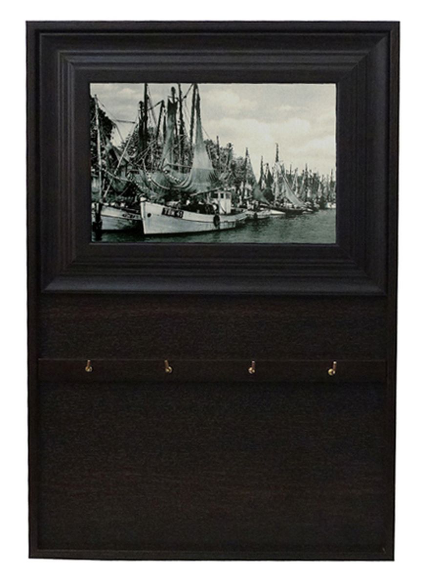 Вешалка-ключница Milarte Открытая, 31 х 24,5 х 1,5 см. KOMV-10704954 009312 Вешалка-ключница Milarte Открытая, 31 х 24,5 х 1,5 см. KOMV-10704954 009312Вешалка-ключница Milarte Открытая, выполненная из МДФ, украсит интерьер помещения, а также поможет создать атмосферу уюта. Ключница, декорированная оригинальным изображением, станет не только украшением вашего дома, но и послужит функционально. Изделие имеет четыре металлических крючка для ключей. Вешалка-ключница подвешивается на стену, крепежные элементы входят в комплект.Размер изображения: 17 х 12 см.