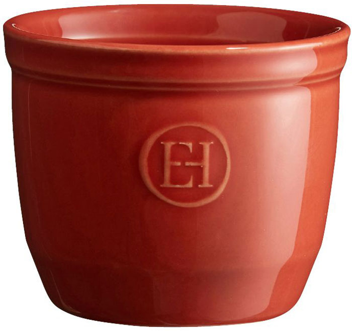 Рамекин Emile Henry, цвет: терракот, диаметр 8,5 см54 009312 Рамекин Emile Henry, цвет: терракот, диаметр 8,5 см54 009312Порционная форма рамекин Emile Henry предназначена как для готовки, так и для сервировки отдельных порций. Идеально подходит для кухни в загородном доме. Высокопрочная керамика (HR ceramic) великолепно распределяет и сохраняет тепло, что и требуется для приготовления помадок, гратенов, рассыпчатых и открытых пирогов. Форма не боится перепадов температур, и ее можно ставить в духовку сразу после того, как она была вынута из морозильной камеры. Покрытие формы устойчиво к появлению сколов и царапин, а его цвет остается ярким даже после многократного использования в посудомоечной машине.Высокие рамекины более компактные и глубокие, чем классические, они идеально подходят для десертов, требующих высоких бортиков, таких как Ром-Баба, Панна-Котта, Шарлотт или замороженный десерт. Можно сделать несколько слоев благодаря глубине 7 см. Рамекины также могут быть использованы для создания пикантных рецептов, которые раскрывают различные ароматы при открытии каждого слоя.