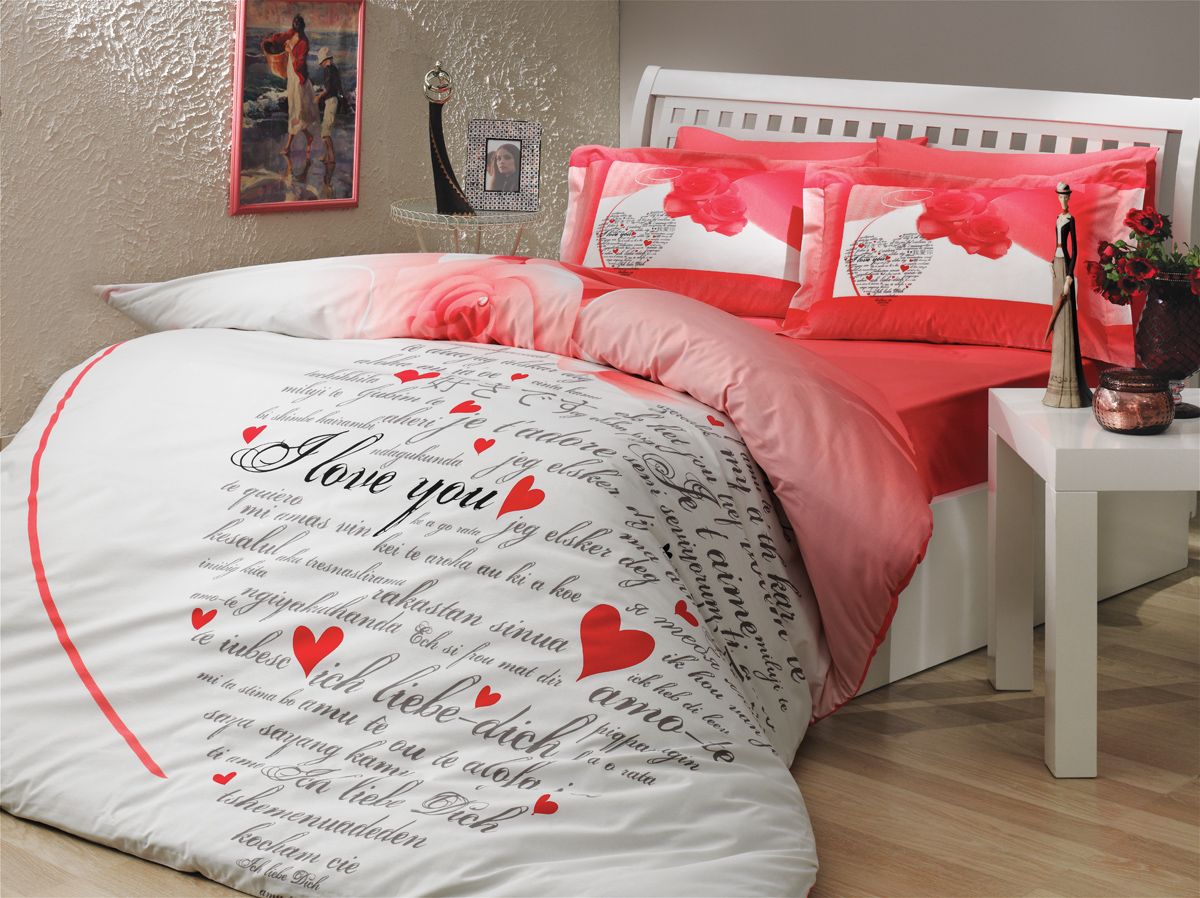 Комплект белья Hobby Home Collection Angela, евро, наволочки 50x70, 70x70, цвет: красный391602 Комплект белья Hobby Home Collection Angela, евро, наволочки 50x70, 70x70, цвет: красный391602Комплект белья Hobby Home Collection состоит из простыни, пододеяльника и 4 наволочек. Белье выполнено из поплина - это ткань из 100% натурального хлопка. По легенде этот материал впервые произвели во французской резиденции Папы Римского, городе Авиньон. За это ткань назвали поплином, что означает папский. По своим характеристикам она напоминает бязь, однако, на ощупь гораздо более мягкая и гладкая. Прекрасные потребительские качества обеспечили поплину популярность у розничного покупателя: ткань не выцветает и не мнется, ее можно не гладить вообще; не линяет и не деформируется при стирке до сорока градусов; на сто процентов состоит из натуральных хлопковых волокон.