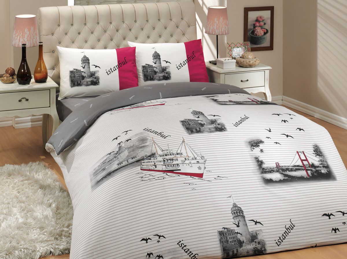 Комплект белья Hobby Home Collection Istanbul, 1,5-спальный, наволочки 50x70, 70x70, цвет: серыйRC-100BWC Комплект белья Hobby Home Collection Istanbul, 1,5-спальный, наволочки 50x70, 70x70, цвет: серыйRC-100BWCКомплект белья Hobby Home Collection состоит из простыни, пододеяльника и 2 наволочек. Белье выполнено из ранфорса - это ткань из 100% натурального хлопка, которая легко стирается, практичнее льна, подстраивается под температуру воздуха - зимой на таком белье тепло, летом - прохладно. Мягкость и нежность материала создает чувство комфорта и защищенности. У хлопка хорошая проводимость тепла, поэтому постельное белье из него может надолго оставаться свежим. Постельное белье с оригинальными дизайнами станет отличным выбором для людей, стремящихся всегда быть стильными.