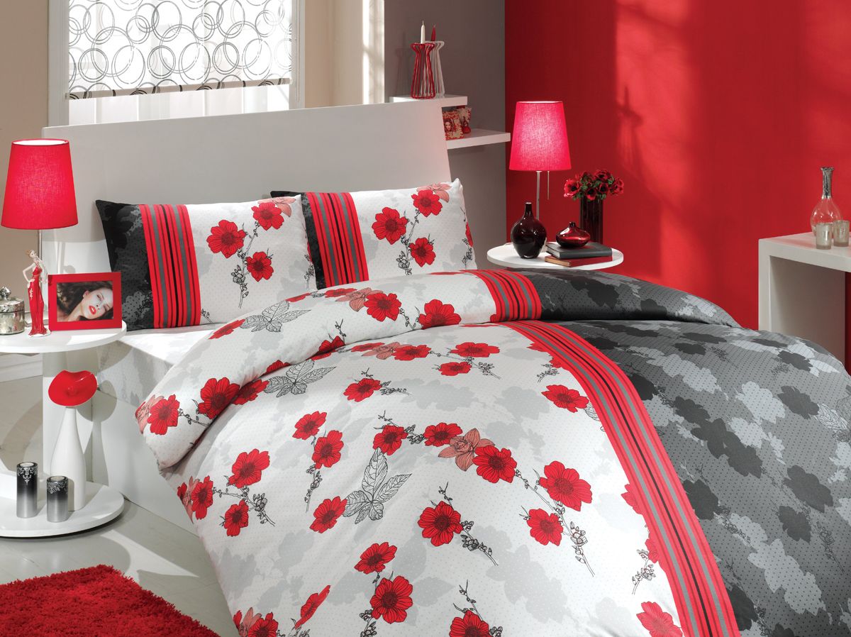 Комплект белья Hobby Home Collection Liana, семейный, наволочки 50x70, 70x70, цвет: красныйS03301004 Комплект белья Hobby Home Collection Liana, семейный, наволочки 50x70, 70x70, цвет: красныйS03301004Комплект постельного белья Hobby Home Collection изготовлен из высококачественного ранфорса (100% натурального хлопка). Ранфорс по своим техническим и тактильным свойствам значительно лучше бязи, практичнее льна и служит более недорогой альтернативой сатину. Ткань подстраивается под температуру воздуха: зимой на таком белье тепло, а летом прохладно. Белье легко стирается, обладает высокой гигроскопичностью и воздухопроницаемостью. Оно является достаточно прочным и стойким к деформациям, поэтому способно выдержать многочисленные циклы стирки. При этом на протяжении всего срока службы белье сохраняет мягкость и легкость. Стильный продукт с оригинальными дизайнами станет отличным выбором для людей, стремящихся всегда быть в центре внимания.