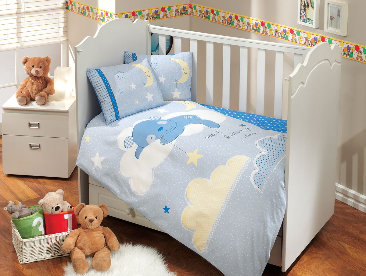 Hobby Home Collection Комплект детского белья Sleeper, наволочки 35x45, цвет: синий531-105 Hobby Home Collection Комплект детского белья Sleeper, наволочки 35x45, цвет: синий531-105Комплект детского белья Sleeper: Пододеяльник 1шт - 100x150 см. Простыня 1 шт - 100x150 см.Наволочка 2 шт - 35x45 см.Наволочка 1 шт - 40х60 см.По легенде этот материал впервые произвели во французской резиденции Папы Римского, городе Авиньон. За это ткань назвали поплином, что означает папский. По своим характеристикам она напоминает бязь, однако, на ощупь гораздо более мягкая и гладкая. Прекрасные потребительские качества обеспечили поплину популярность у розничного покупателя: ткань не выцветает и не мнется, ее можно не гладить вообще; не линяет и не деформируется при стирке до сорока градусов; на сто процентов состоит из натуральных хлопковых волокон.