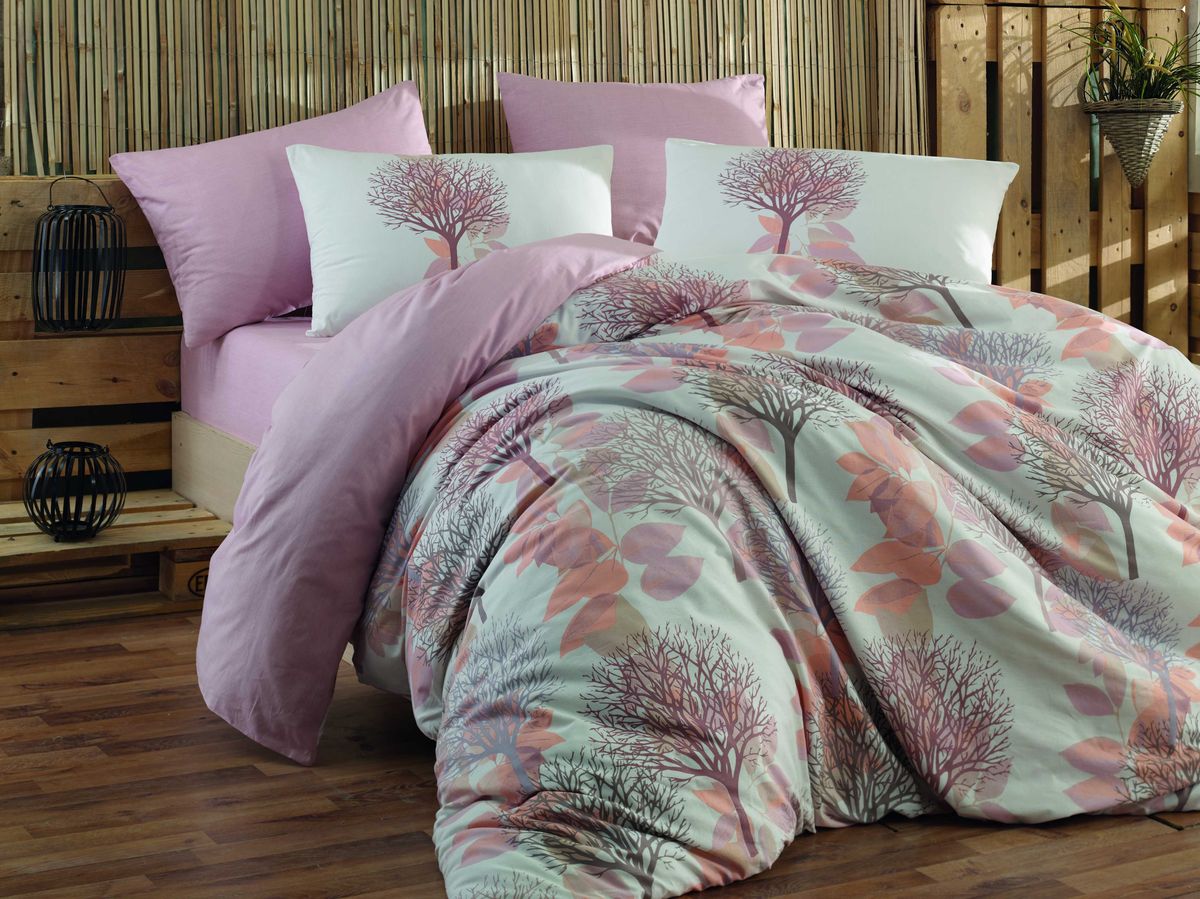 Комплект белья Hobby Home Collection Lorella, 1,5-спальный, наволочка 50х70, цвет: персиковый391602 Комплект белья Hobby Home Collection Lorella, 1,5-спальный, наволочка 50х70, цвет: персиковый391602Комплект постельного белья Hobby Home Collection изготовлен из высококачественного ранфорса (100% натурального хлопка). Ранфорс по своим техническим и тактильным свойствам значительно лучше бязи, практичнее льна и служит более недорогой альтернативой сатину. Ткань подстраивается под температуру воздуха: зимой на таком белье тепло, а летом прохладно. Белье легко стирается, обладает высокой гигроскопичностью и воздухопроницаемостью. Оно является достаточно прочным и стойким к деформациям, поэтому способно выдержать многочисленные циклы стирки. При этом на протяжении всего срока службы белье сохраняет мягкость и легкость. Стильный продукт с оригинальными дизайнами станет отличным выбором для людей, стремящихся всегда быть в центре внимания.
