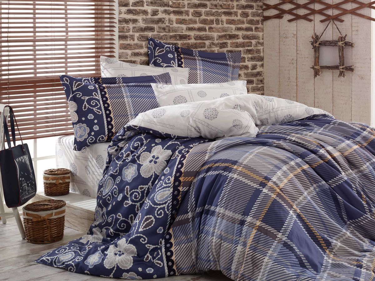 Комплект белья Hobby Home Collection Monica, евро, наволочки 50x70, 70x70, цвет: рояль391602 Комплект белья Hobby Home Collection Monica, евро, наволочки 50x70, 70x70, цвет: рояль391602Комплект постельного белья Hobby Home Collection изготовлен из высококачественного сатина (100% натурального хлопка путем сложного переплетения нескольких видов нитей). Ткань отличается хорошей способностью пропускать воздух и прекрасно впитывать влагу, благодаря чему подойдет людям, которые не переносят синтетическую ткань и прочие материалы, смешанные с синтетикой. Белье практически не мнется. Достоинства сатина: - он невероятно приятен на ощупь — гладкий, мягкий, нежный и необычайно плотный; - внешне, своим легким блеском, он напоминает дорогостоящий шелк, но по цене значительно ниже; - несмотря на мягкость, сатин прочен и долговечен благодаря особому переплетению нитей (по долговечности сатину нет равных); - ткань из натуральных хлопковых нитей обеспечивает абсолютную гигиеничность и гипоаллергенность; - применение современных технологий при нанесении принта гарантирует высокую цветоустойчивость и возможность создавать разнообразный дизайн. Белье становится ярким, стильным, оригинальным акцентом в вашей спальной комнате. Постельное белье из сатина поражает своей красотой и изяществом, создавая неповторимый интерьер в вашей спальне.