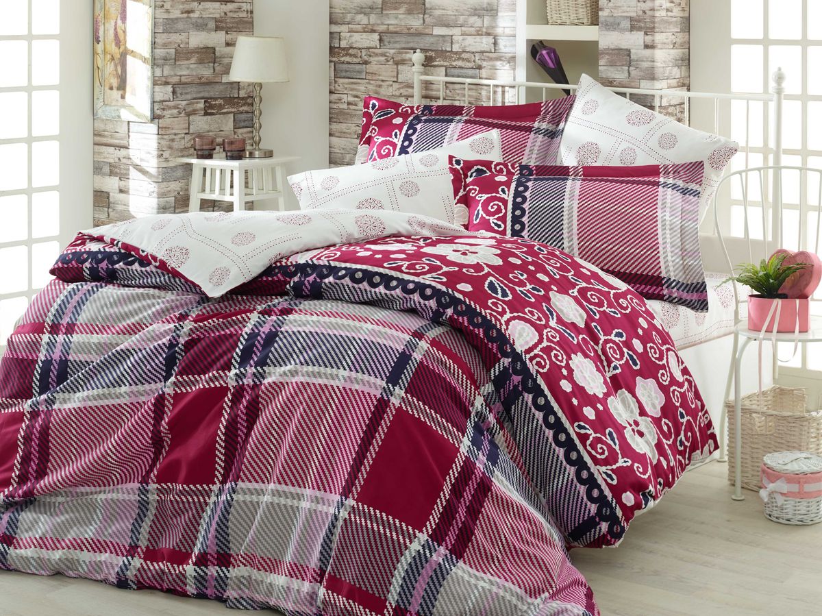 Комплект белья Hobby Home Collection Monica, семейный, наволочки 50x70, 70x70, цвет: бордовый391602 Комплект белья Hobby Home Collection Monica, семейный, наволочки 50x70, 70x70, цвет: бордовый391602Комплект постельного белья Hobby Home Collection изготовлен из высококачественного сатина (100% натурального хлопка путем сложного переплетения нескольких видов нитей). Ткань отличается хорошей способностью пропускать воздух и прекрасно впитывать влагу, благодаря чему подойдет людям, которые не переносят синтетическую ткань и прочие материалы, смешанные с синтетикой. Белье практически не мнется. Достоинства сатина: - он невероятно приятен на ощупь — гладкий, мягкий, нежный и необычайно плотный; - внешне, своим легким блеском, он напоминает дорогостоящий шелк, но по цене значительно ниже; - несмотря на мягкость, сатин прочен и долговечен благодаря особому переплетению нитей (по долговечности сатину нет равных); - ткань из натуральных хлопковых нитей обеспечивает абсолютную гигиеничность и гипоаллергенность; - применение современных технологий при нанесении принта гарантирует высокую цветоустойчивость и возможность создавать разнообразный дизайн. Белье становится ярким, стильным, оригинальным акцентом в вашей спальной комнате. Постельное белье из сатина поражает своей красотой и изяществом, создавая неповторимый интерьер в вашей спальне.