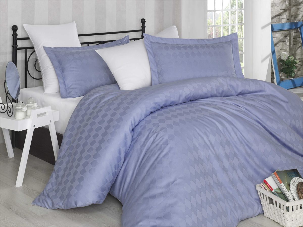 Комплект белья Hobby Home Collection Bulut, семейный, наволочки 50x70, 70x70, цвет: лиловый, бежевыйСуховей — М 8 Комплект белья Hobby Home Collection Bulut, семейный, наволочки 50x70, 70x70, цвет: лиловый, бежевыйСуховей — М 8Комплект белья Hobby Home Collection состоит из простыни, 2 пододеяльников и 4 наволочек. Белье выполнено из сатина. Это блестящая и плотная ткань из 100% натурального хлопка высокого качества, изготовленная путем сложного переплетения нескольких видов нитей. Сатиновое переплетение придает тканям повышенное сопротивление к истиранию. Красивый, изысканный внешний вид, мягкость и нежность ткани позволяет сравнивать сатин с шелком. А по прочности и долговечности сатину вообще нет равных, белье из этой благородной ткани выдерживает более 200 стирок, сохраняя при этом безупречный внешний вид. Помимо своих внешних качеств, ткань отличается хорошей способностью пропускать воздух и прекрасно впитывать влагу, благодаря чему оно подойдет людям, которые не переносят синтетическую ткань и прочие материалы, смешанные с синтетикой. Белье практически не мнется и легко стирается.