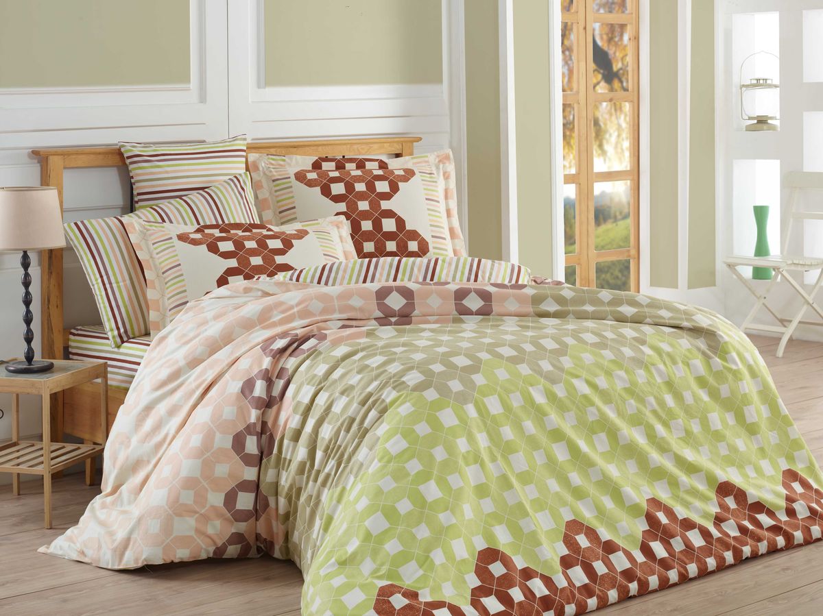 Комплект белья Hobby Home Collection Marsella, 2-спальный, наволочки 50х70, 70х70, цвет: коричневыйK100 Комплект белья Hobby Home Collection Marsella, 2-спальный, наволочки 50х70, 70х70, цвет: коричневыйK100Комплект постельного белья Hobby Home Collection изготовлен из высококачественного поплина. Поплин - это ткань, изготавливаемая традиционным полотняным плетением из 100% хлопка, но из нитей разного калибра, за счет чего полотно получается с легким рубчиковым рельефом. По многим характеристикам ткань похожа на бязь, но на ощупь гораздо приятнее — более гладкая и мягкая. Поплин обладает лучшими свойствами ткани для постельного белья. Он плотный и в то же время мягкий на ощупь, износостойкий, немнущийся, гигроскопичный и неприхотливый в уходе, а после стирки практически не нуждается в глажке. Поплин обладает множеством преимуществ: - белье из него плотное, прочное и износостойкое; - не выцветает и не сминается; - не линяет и не деформируется (при стирке до 40°С); - натуральный хлопок в составе обеспечивает абсолютную гигиеничность постельного белья; - поплин хорошо вентилируется и впитывает влагу, отводя ее излишки от тела. По легенде этот материал впервые произвели во французской резиденции Папы Римского, городе Авиньон. За это ткань назвали поплином, что означает папский. С тех пор, вслед за Европой, полотно покорило весь мир, и на сегодня это самый востребованный материал для постельного белья. Постельное белье имеет 3D рисунок. Это объемный рисунок, который позволяет увидеть изображение более реальным, живым. 3D печать на постельном белье невозможна простым способом. Для достижения высокого качества применяется Digital textile printing (англ. Digital textile printing - прямая цифровая печать по текстилю) — способ нанесения изображения на ткань, предполагающий прямую реактивную печать. Сам вид такой печати обеспечивает долговечность нанесенного изображения. На ткань, наносится ультрачеткое и яркое 3D изображение, вследствие чего картинка выглядит очень реалистично. Просматриваются даже самые мелкие детали. Постельное белье из поплина способно не только создать идеальные условия для сна, но и стать настоящим украшением вашей спальни.