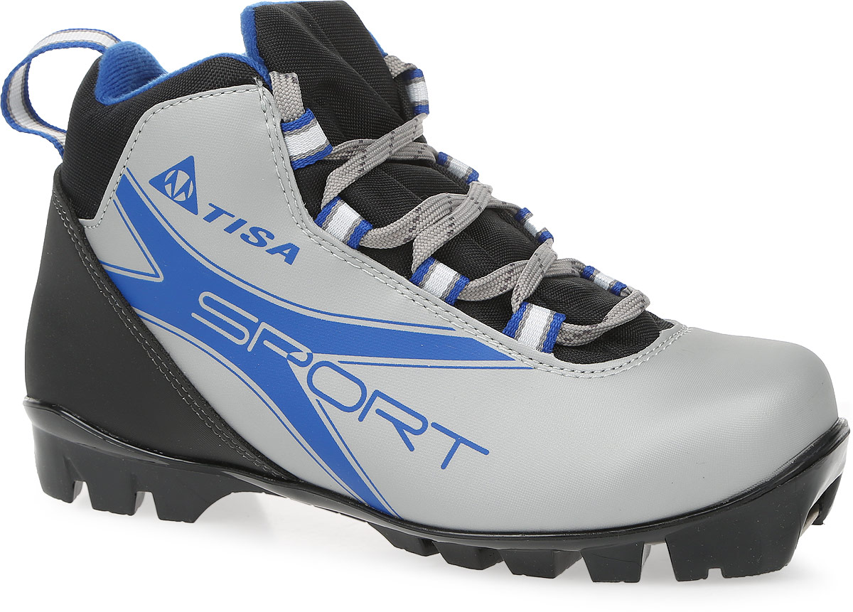 Ботинки лыжные беговые Tisa Sport NNN, цвет: черный, серый, синий. Размер 42Karjala Comfort NNN Ботинки лыжные беговые Tisa Sport NNN, цвет: черный, серый, синий. Размер 42Karjala Comfort NNNБотинки Tisa Sport NNN выполнены из искусственных материалов в классическом стиле и предназначены для лыжных прогулок и туризма. Сплошной язычок предотвращает проникновение снега и влаги. Подкладка, исполненная из мягкого флиса и искусственного меха, защитит ноги от холода и обеспечит уют. Верх изделия оформлен удобной шнуровкой с петлями из текстиля. Вставки в мысовой и пяточной частях предназначены для дополнительной жесткости. Подошва системы NNN выполнена из полимерного термопластичного материала. С одной из боковых сторон лыжные ботинки дополнены принтом в виде логотипа бренда и названия модели.
